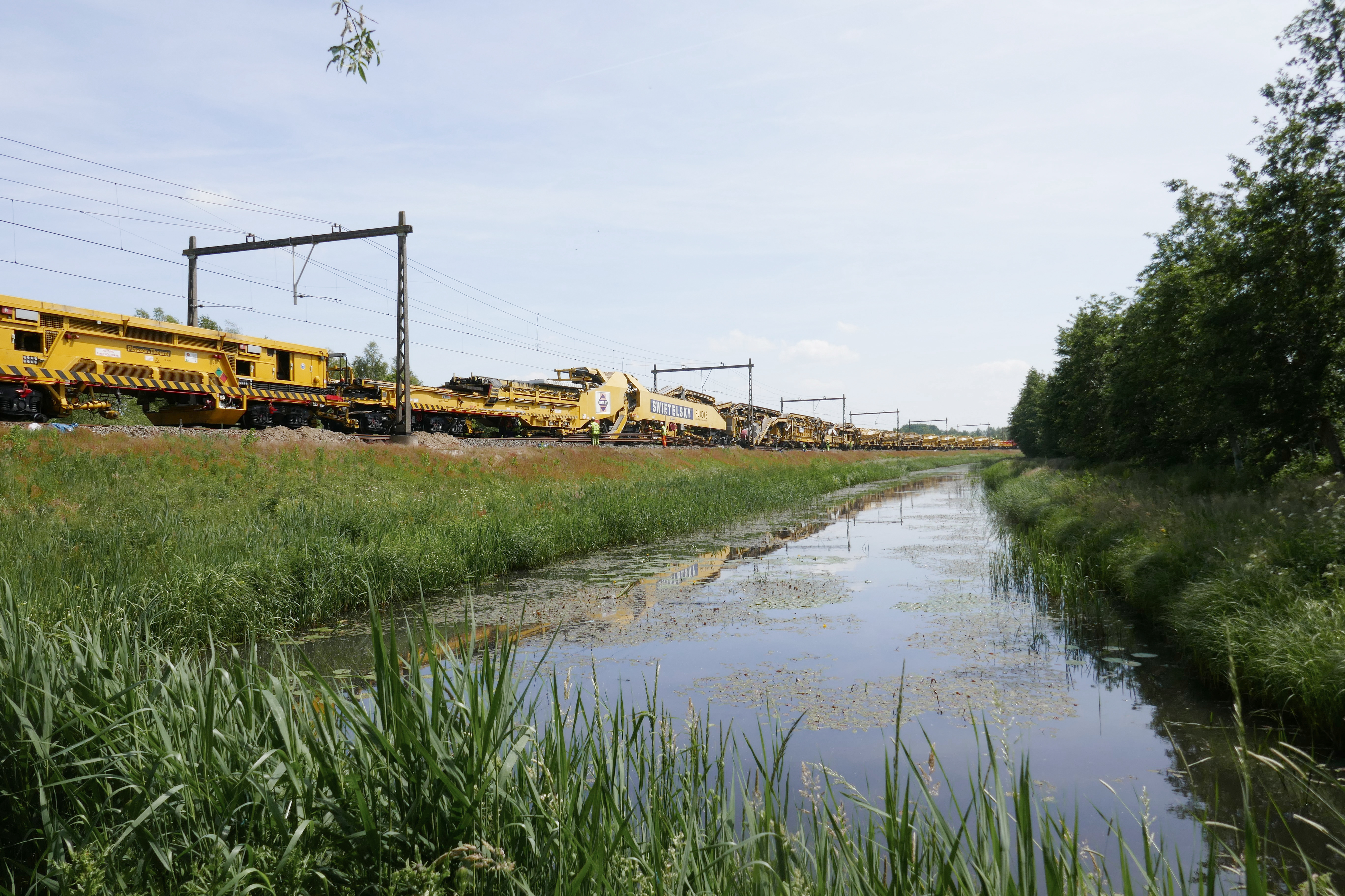 Bouwwerkzaamheden aan het spoor (RU 800 S), Wadden - Izgradnja željezničke infrastrukture