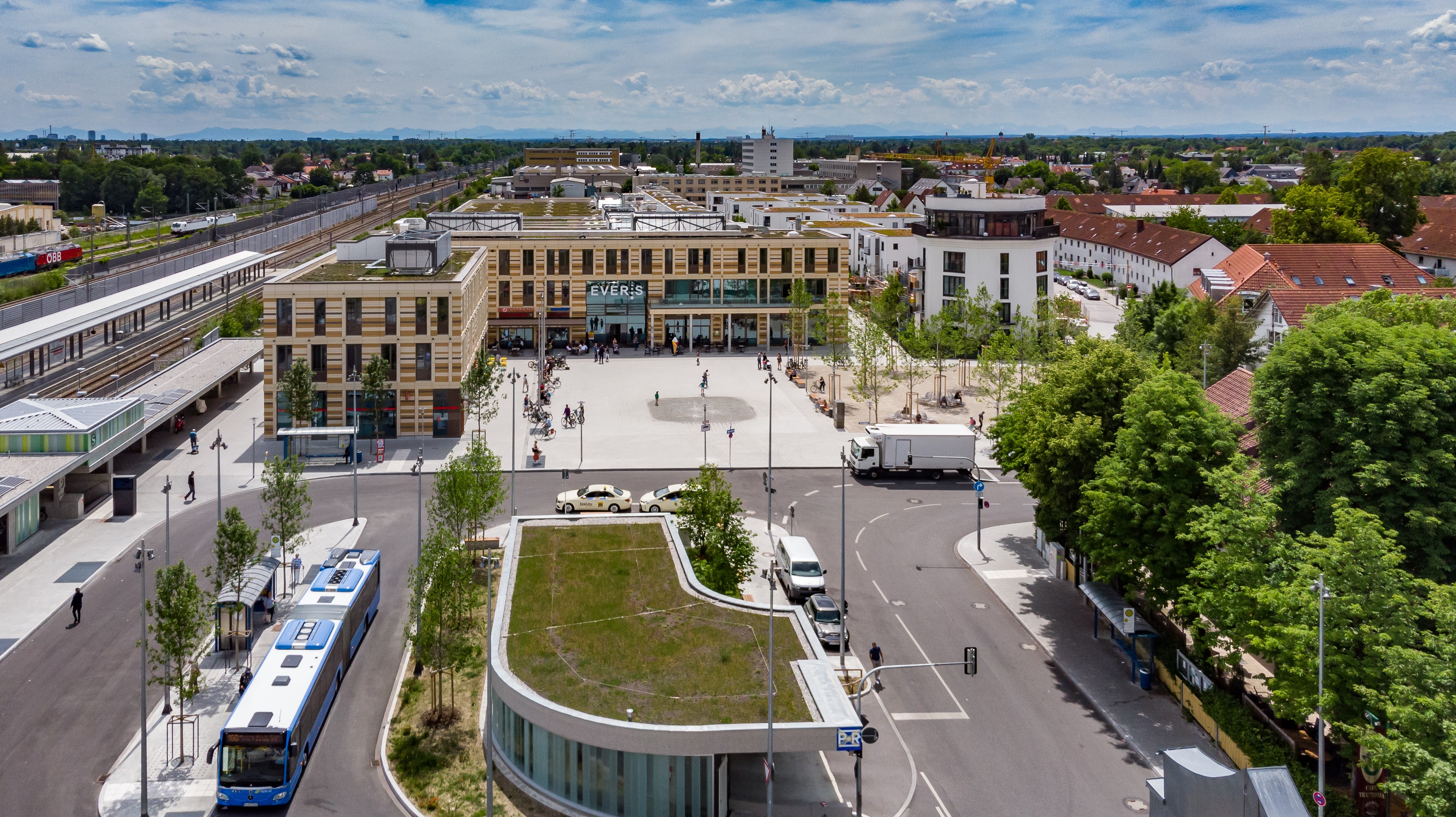 Einkaufszentrum Oertelplatz, München-Allach - Visokogradnja