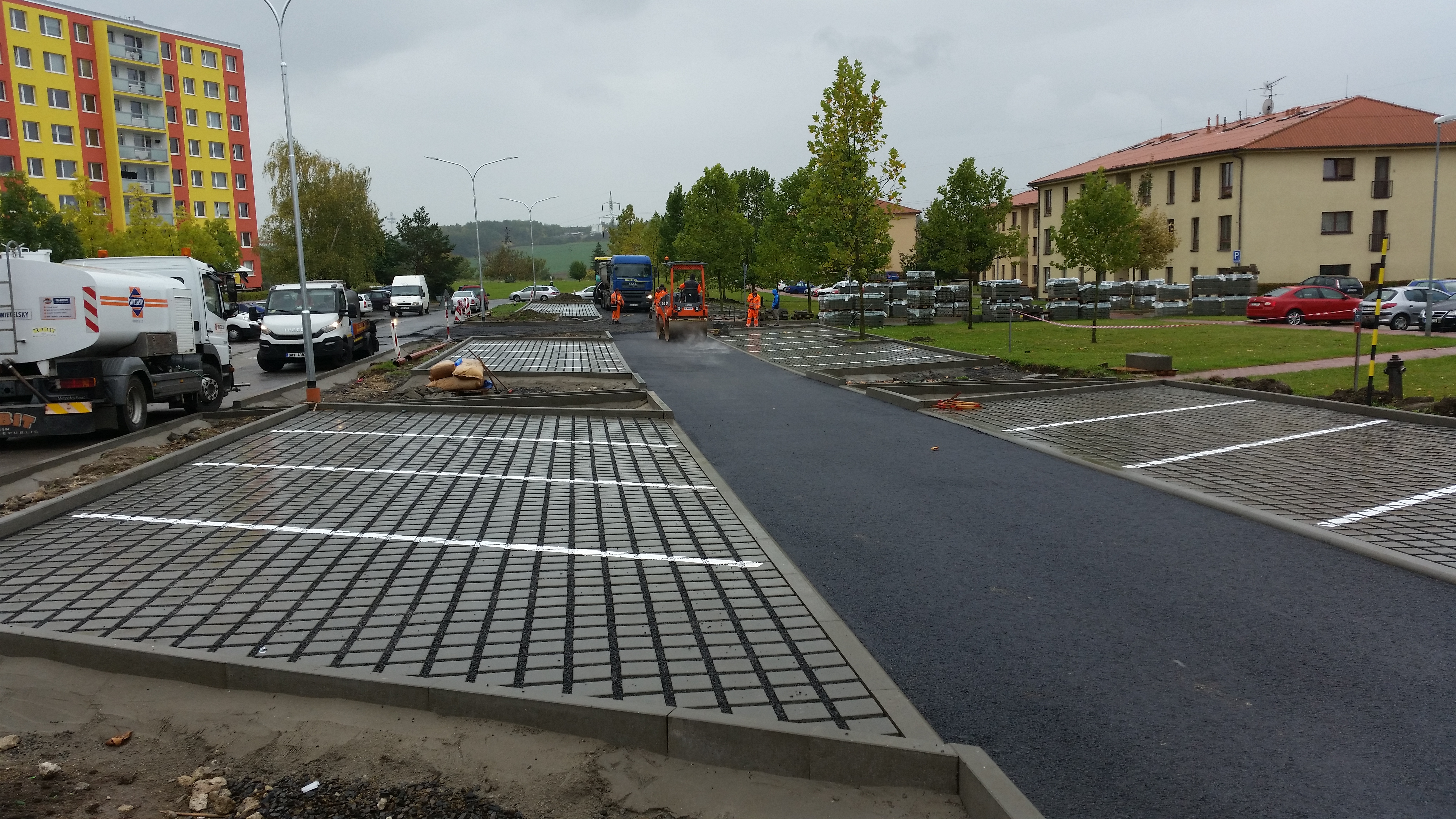 Roudnice nad Labem – výstavba parkovacích stání v ul. Neklanova–Okružní - Izgradnja cesta i mostova