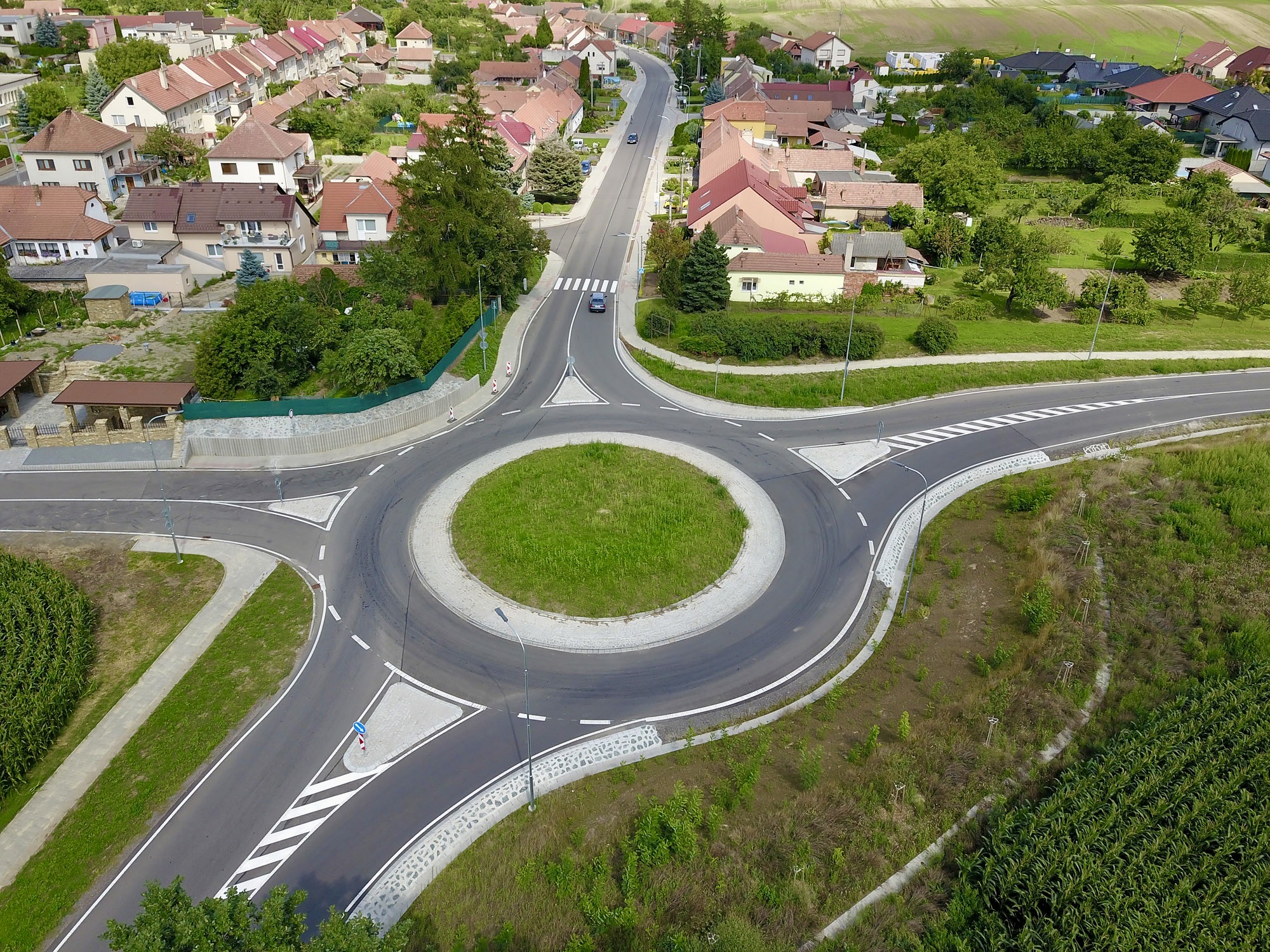 Silnice II/422 –  rekonstrukce úseku Svatobořice-Mistřín – křižovatka se silnicí II/380 - Izgradnja cesta i mostova