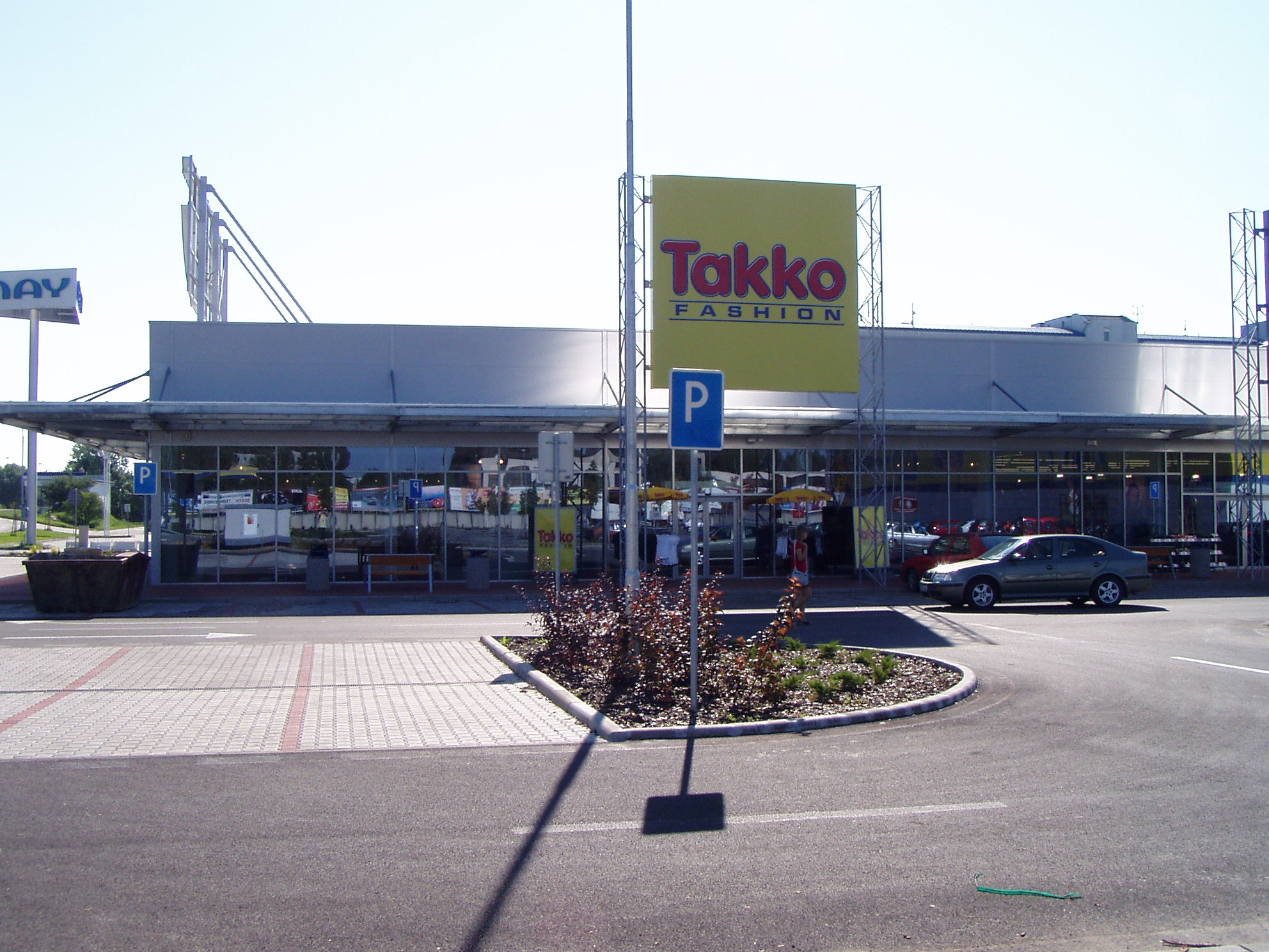 Nákupné stredisko Family Center Komárno / obchodné centrá - Visokogradnja