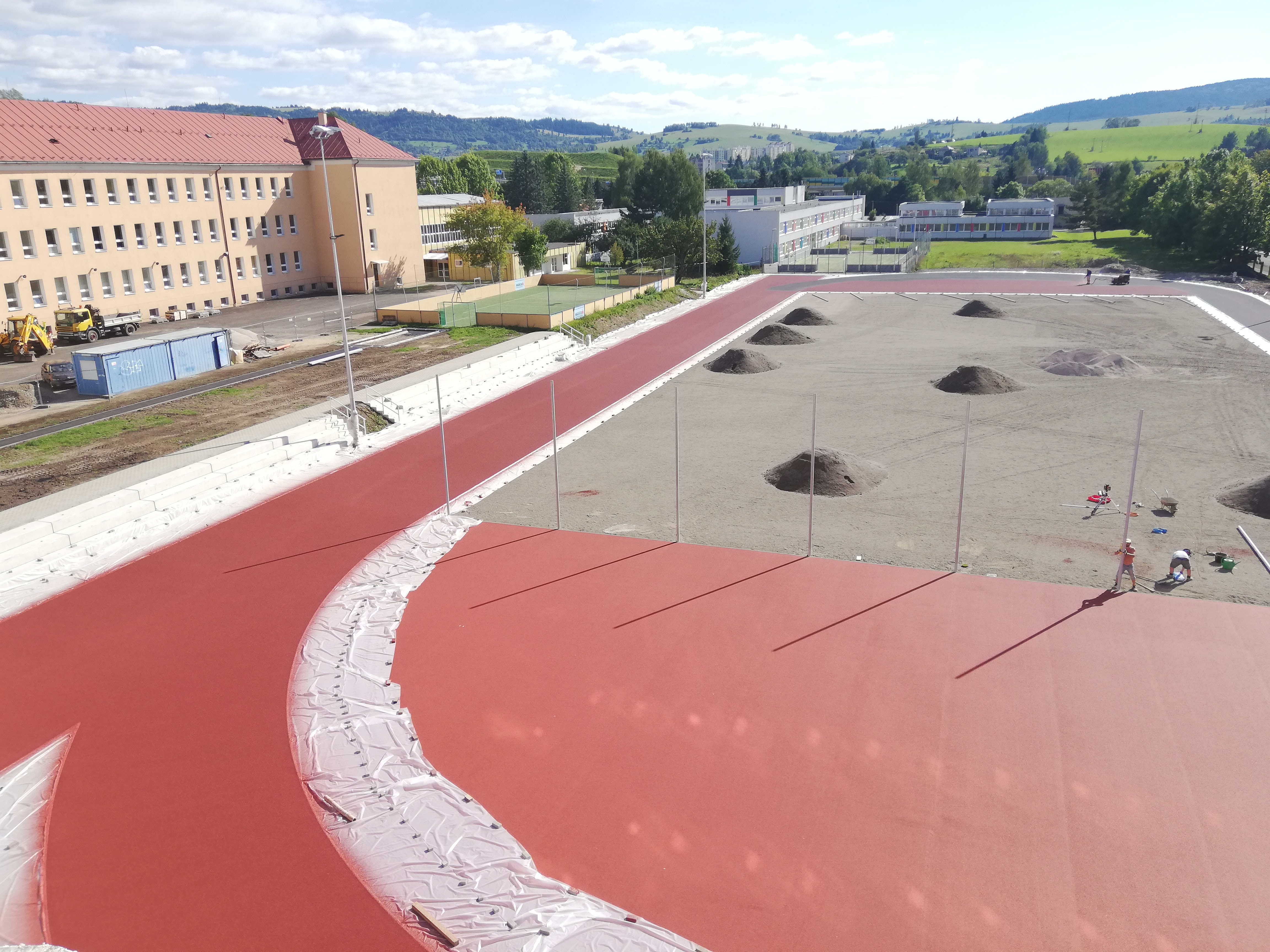 Športový areál s atletickou dráhou ul. Pionierska - Visokogradnja