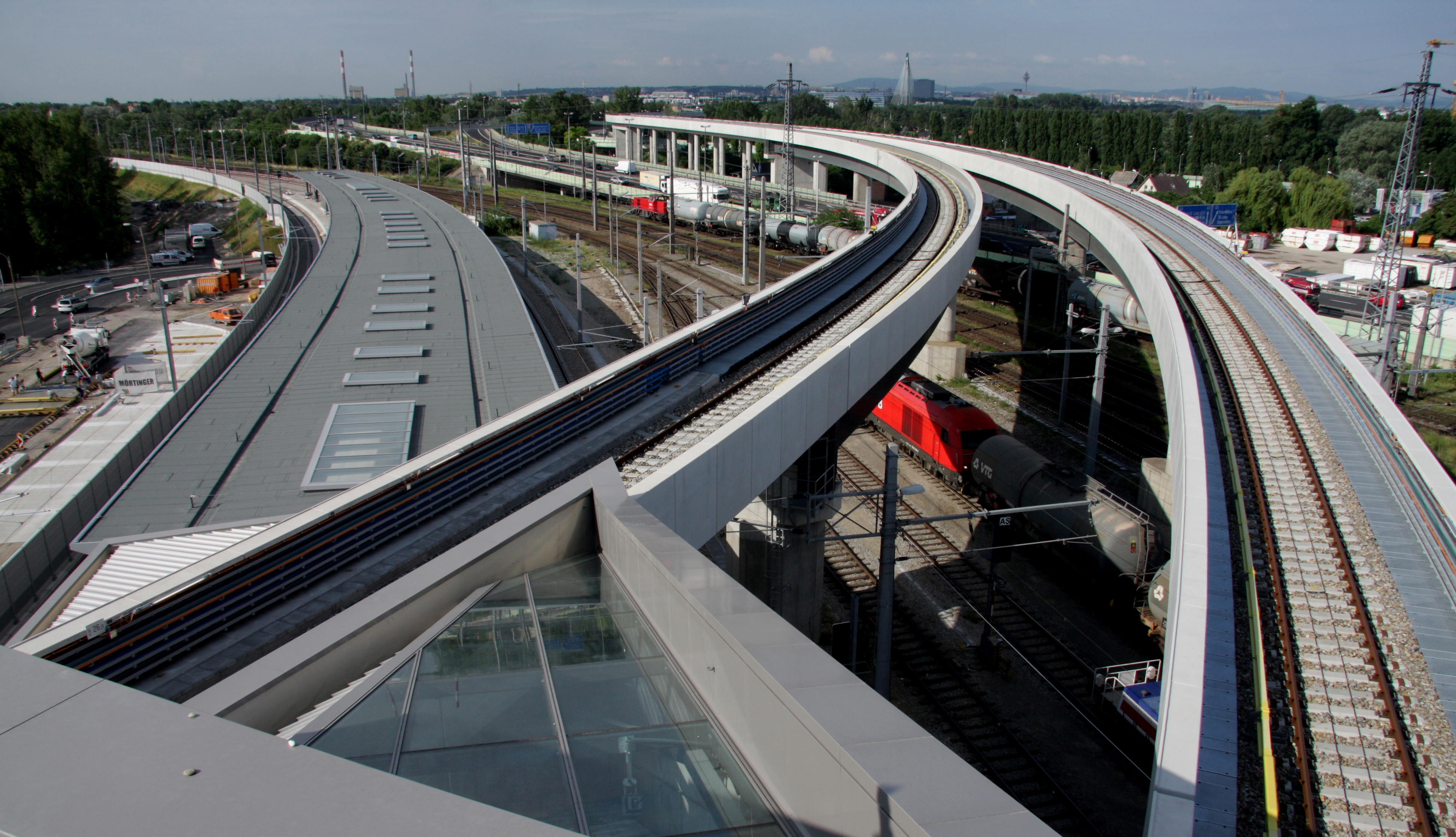 Wiener U-Bahnlinie 2, Baulos 8 - Stadlau - Izgradnja cesta i mostova