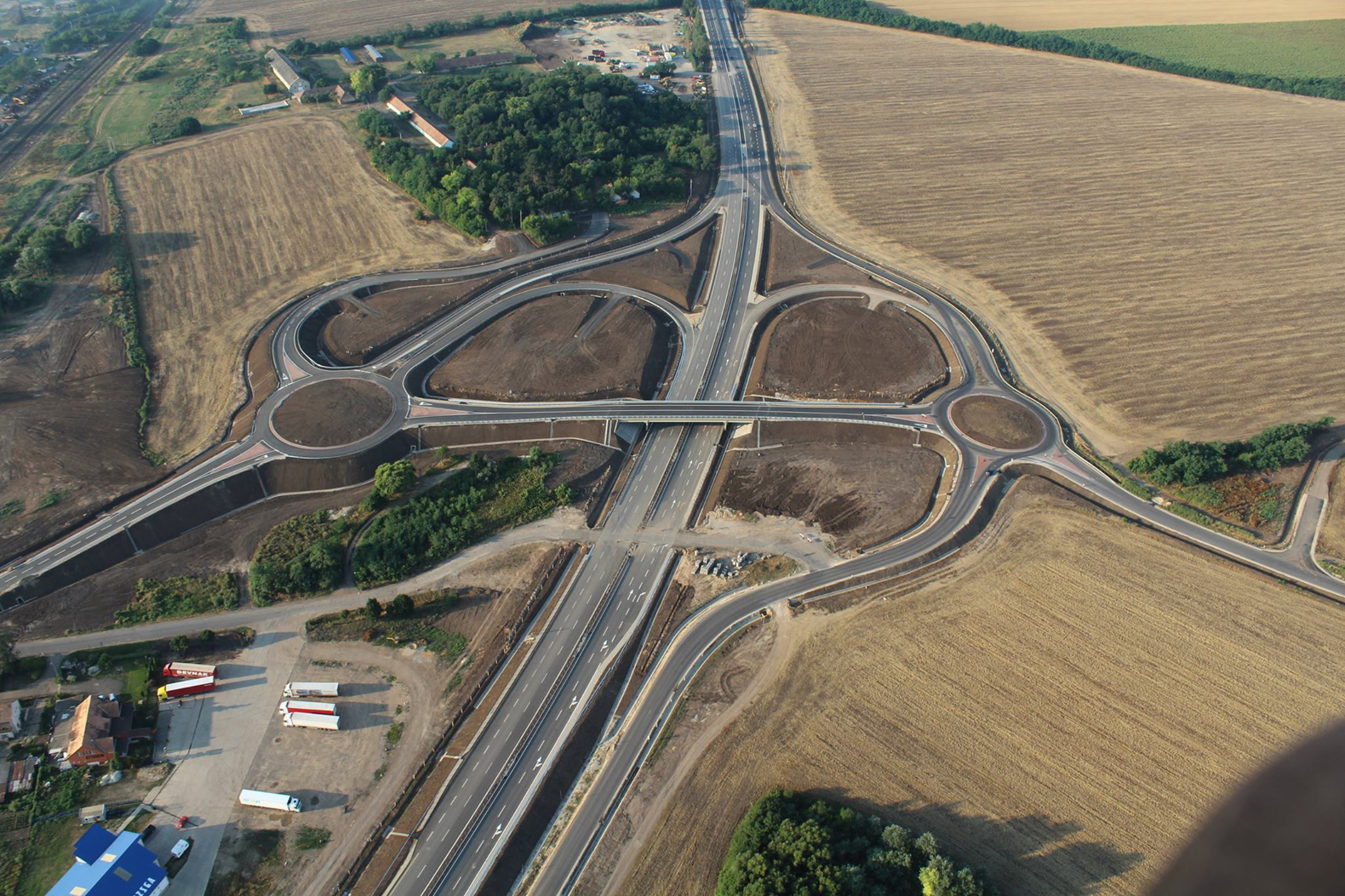 21.sz. főút négynyomúsítása  - Izgradnja cesta i mostova