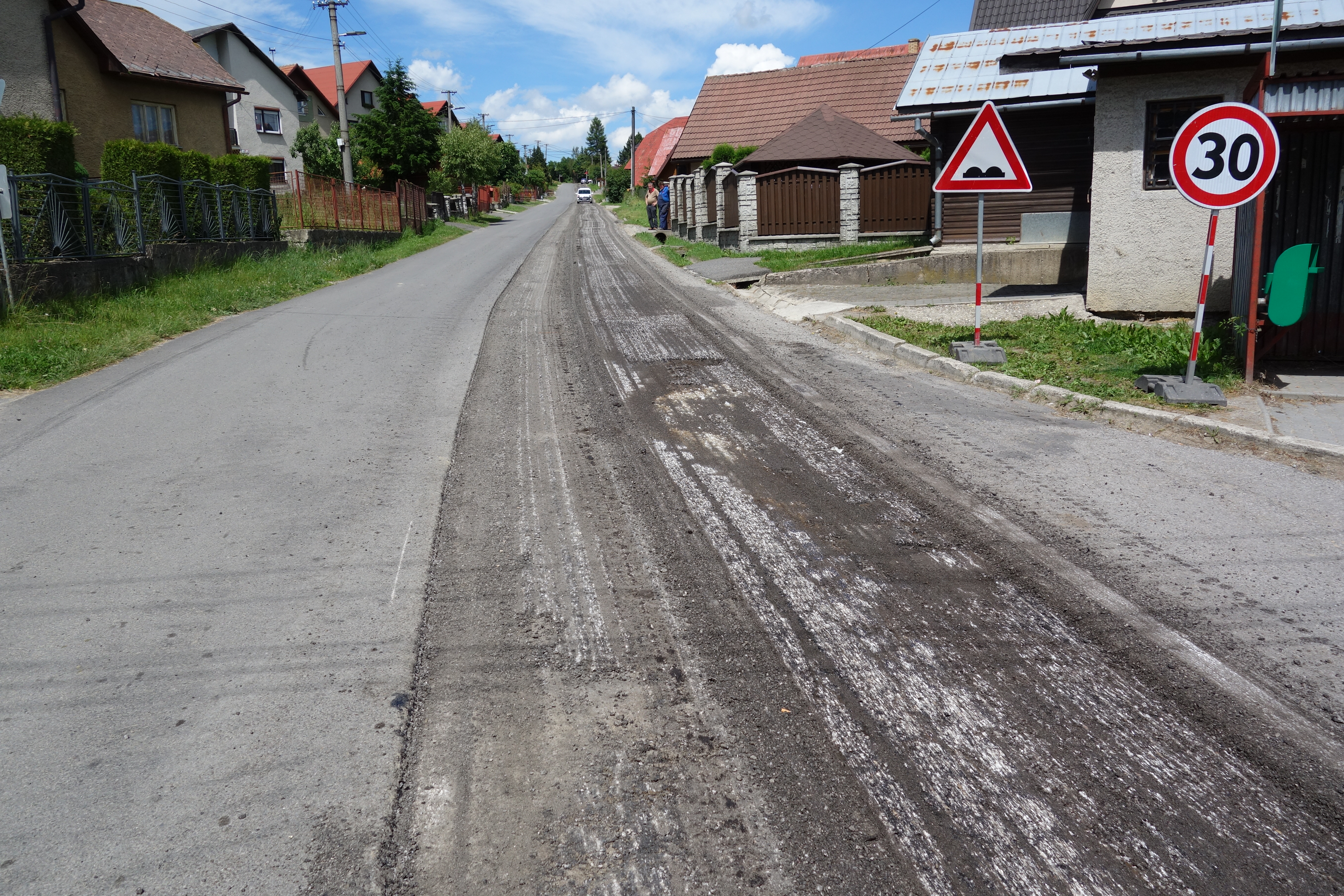 Rekonštrukcia cesty III/2284 Hruštín - Vaňovka - Izgradnja cesta i mostova