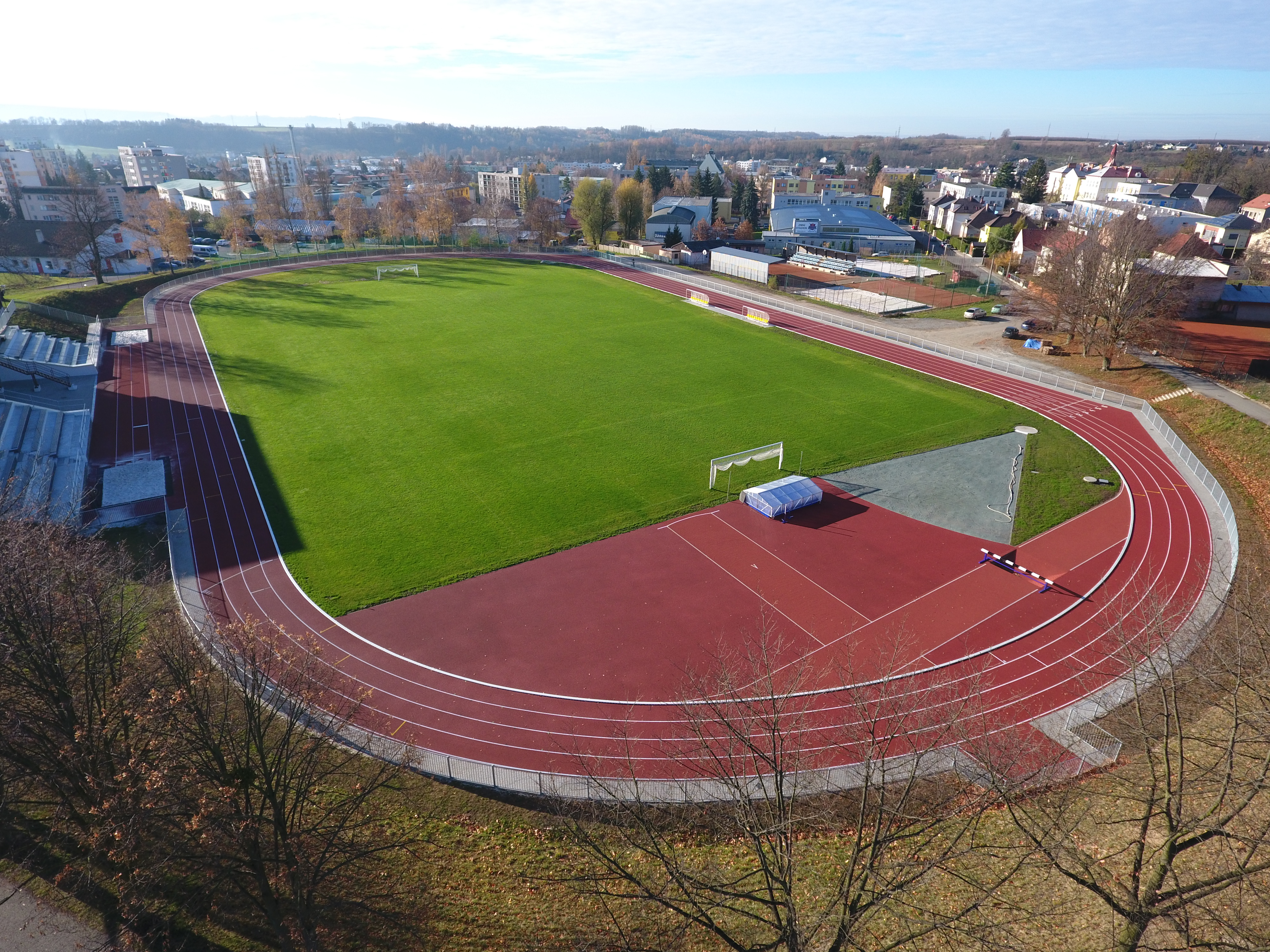 Rychnov nad Kněžnou – rekonstrukce atletických hřišť - Specijaliziranost i stručnost