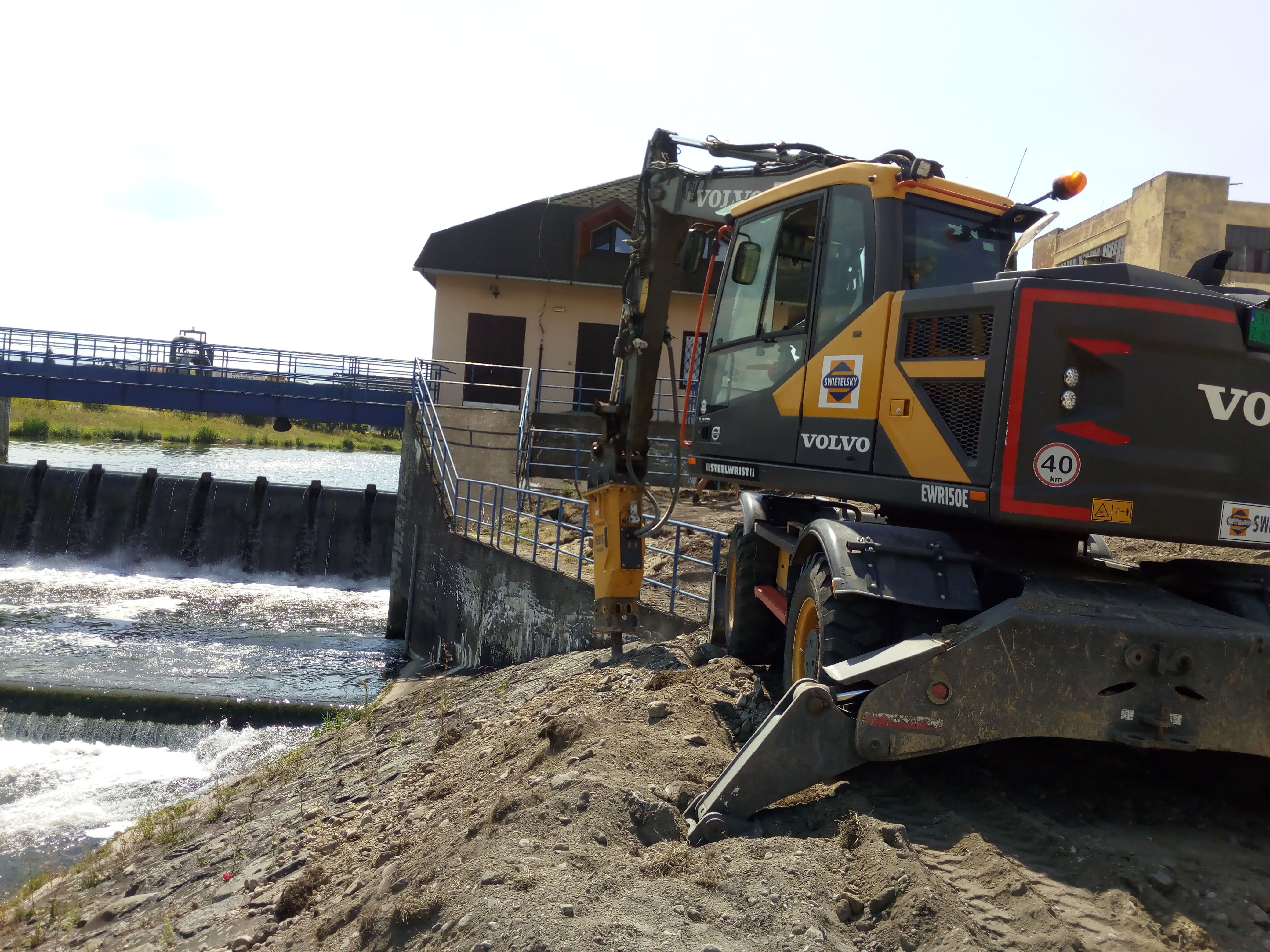 Odstraňovanie bariér vo vodnom toku Turiec, rkm 7,530; stavebné práce - Niskogradnja