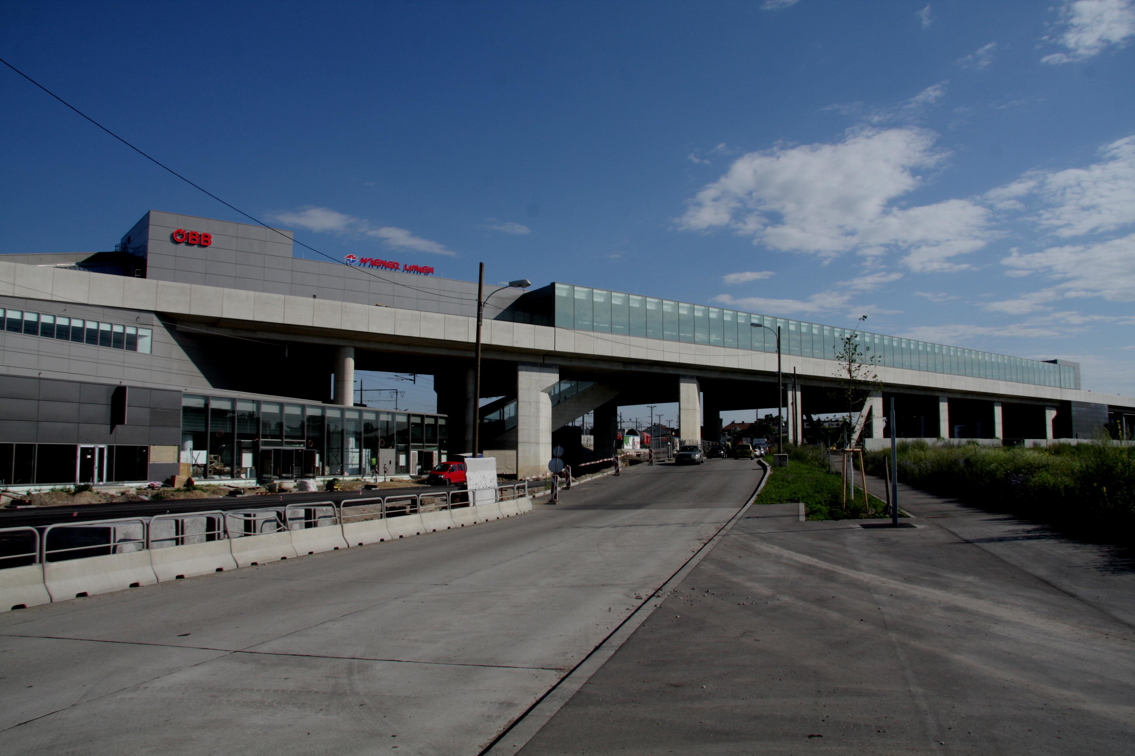 Wiener U-Bahnlinie 2, Baulos 8 - Stadlau - Izgradnja cesta i mostova