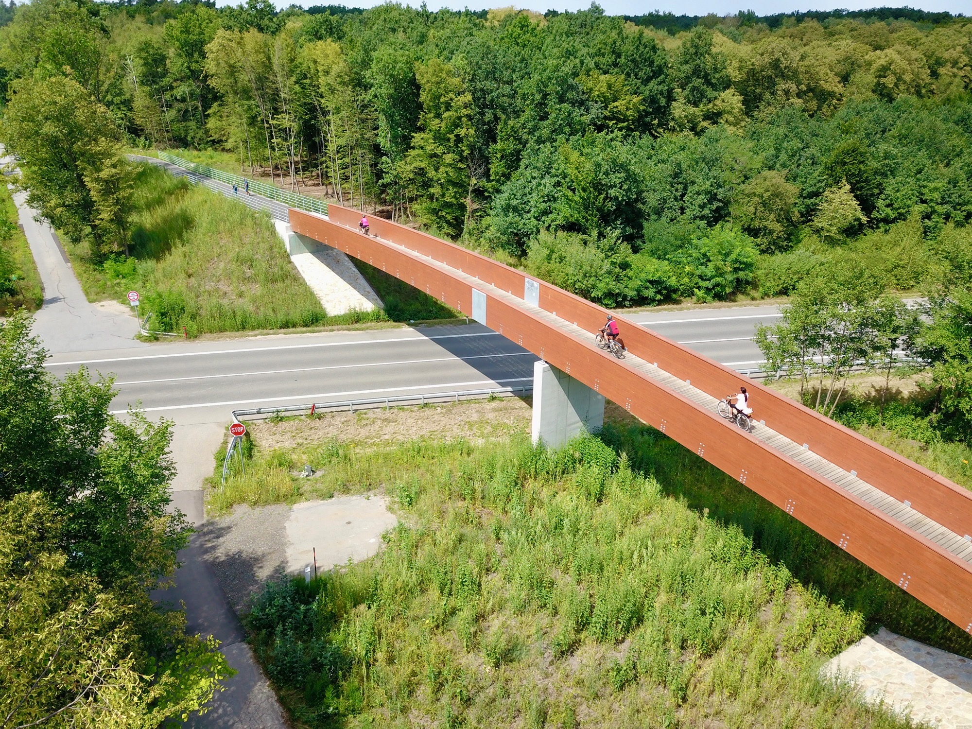 Hodonín – přemostění silnice I/55 – stavba lávky pro cyklisty a chodce - Izgradnja cesta i mostova