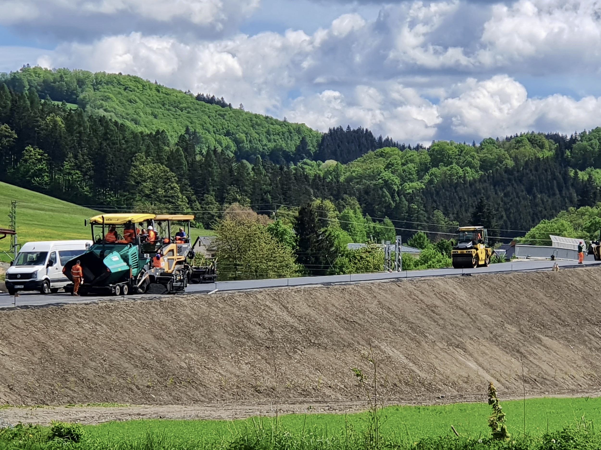 Silnice III/05736, Vsetín – sanace silničního tělesa, ul. Bobrky - Izgradnja cesta i mostova