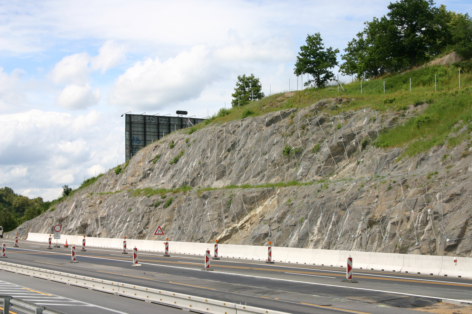 Dálnice D1 – sanace skalních zářezů v rámci modernizace D1 (úsek 19)    - Specijaliziranost i stručnost