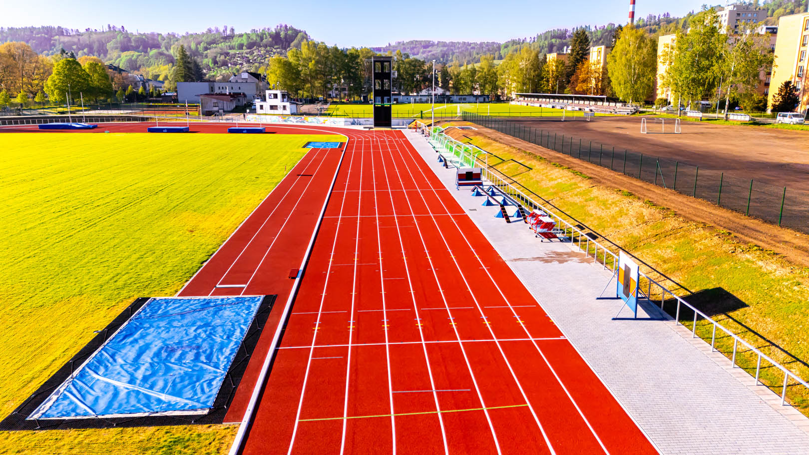 Rekonstrukce Atletického stadionu v Semilech - Specijaliziranost i stručnost