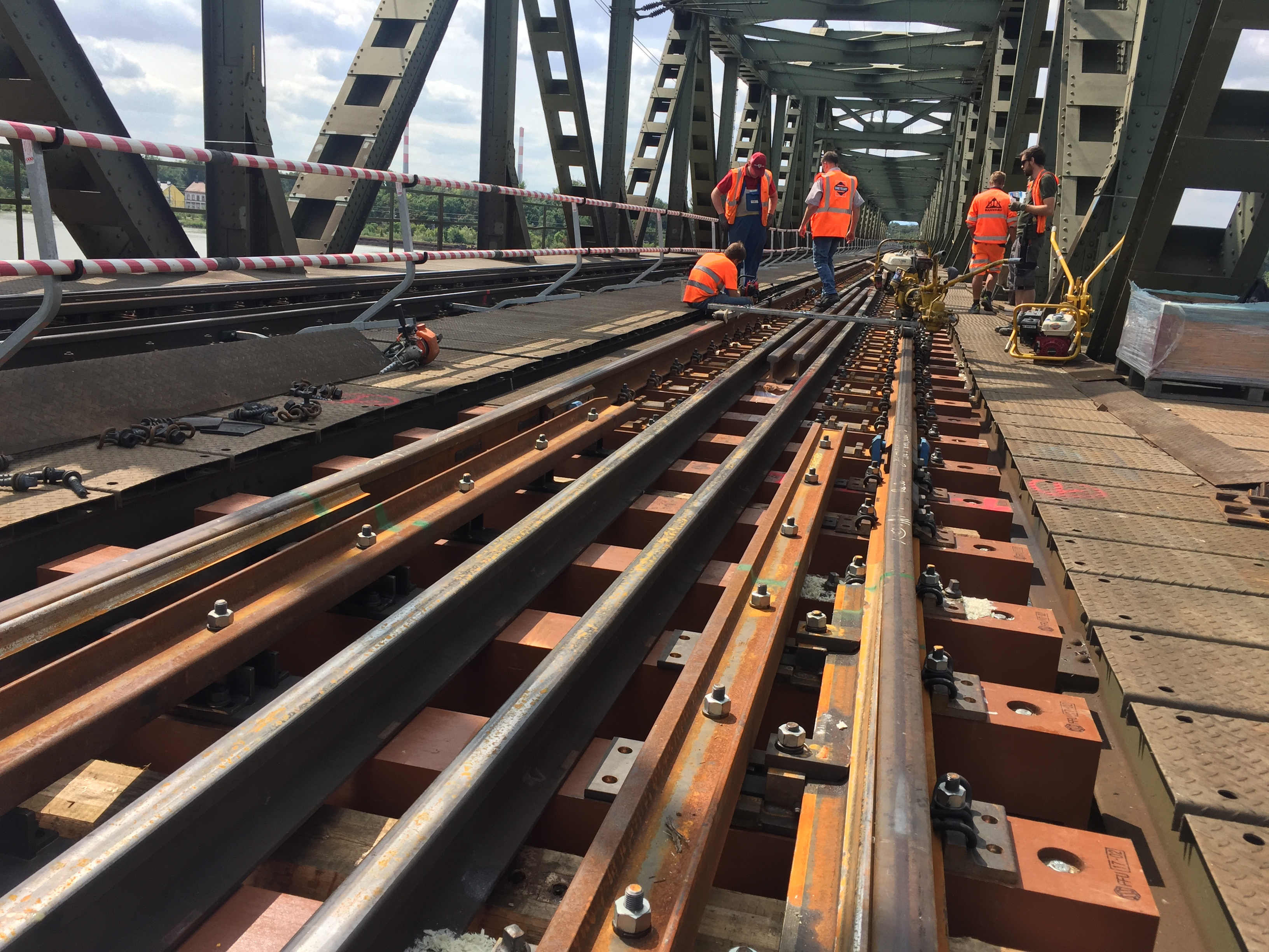 Brückenholztausch FFU Ostbahnbrücken - Izgradnja željezničke infrastrukture