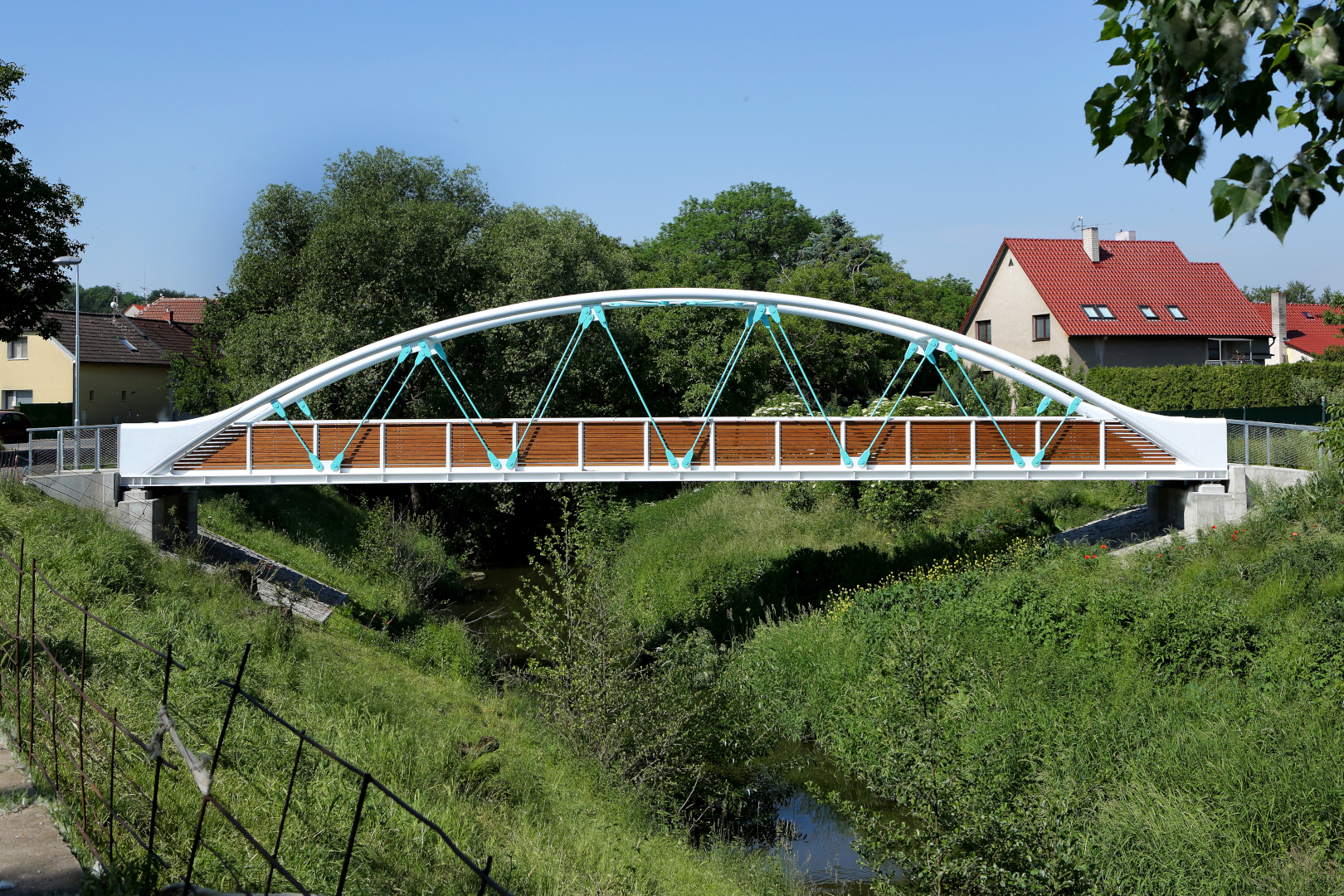 Radim – stavba lávky pro pěší a cyklisty přes řeku Výrovku - Izgradnja cesta i mostova