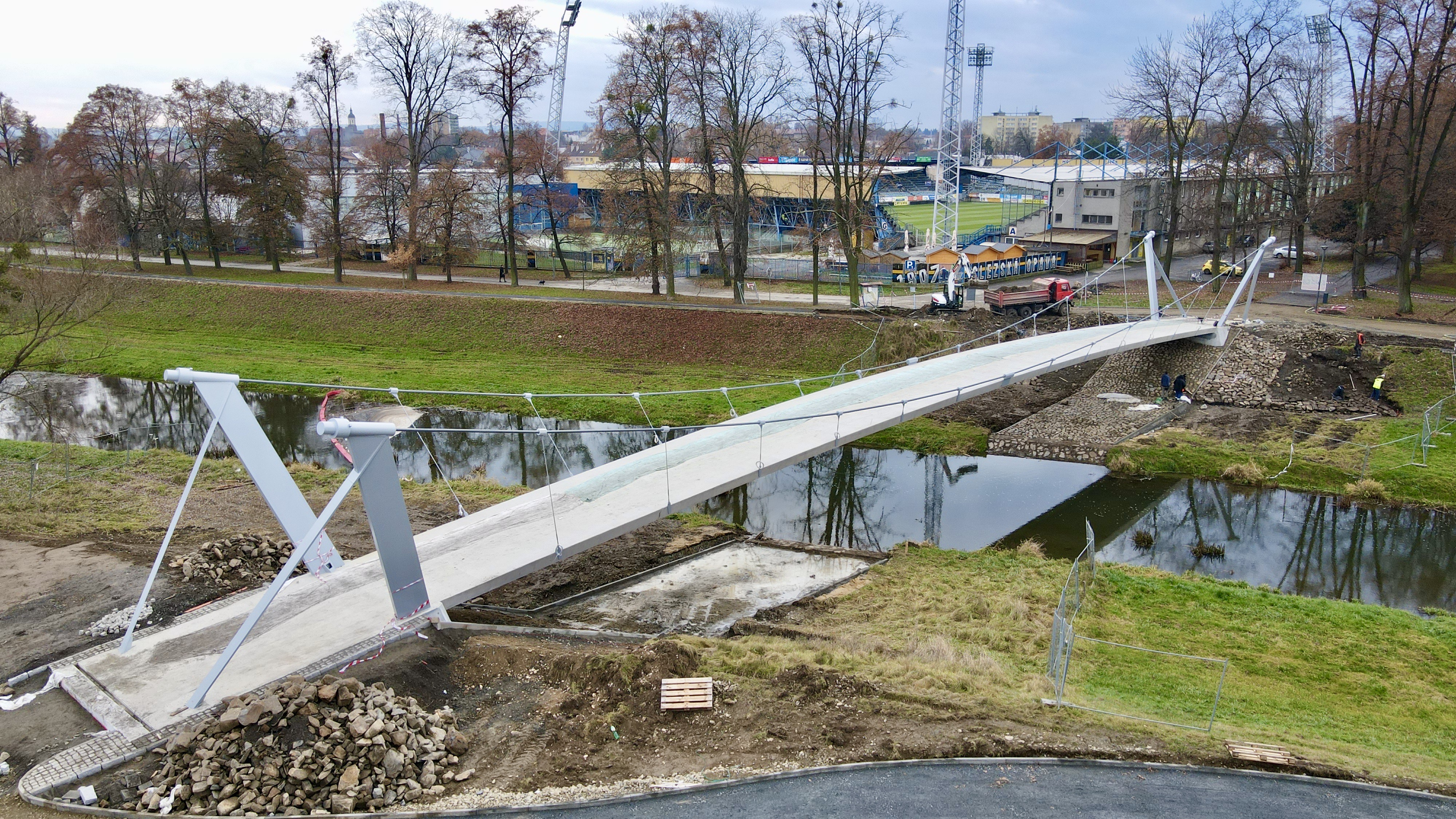 Opava – novostavba lávky přes řeku Opavu - Izgradnja cesta i mostova