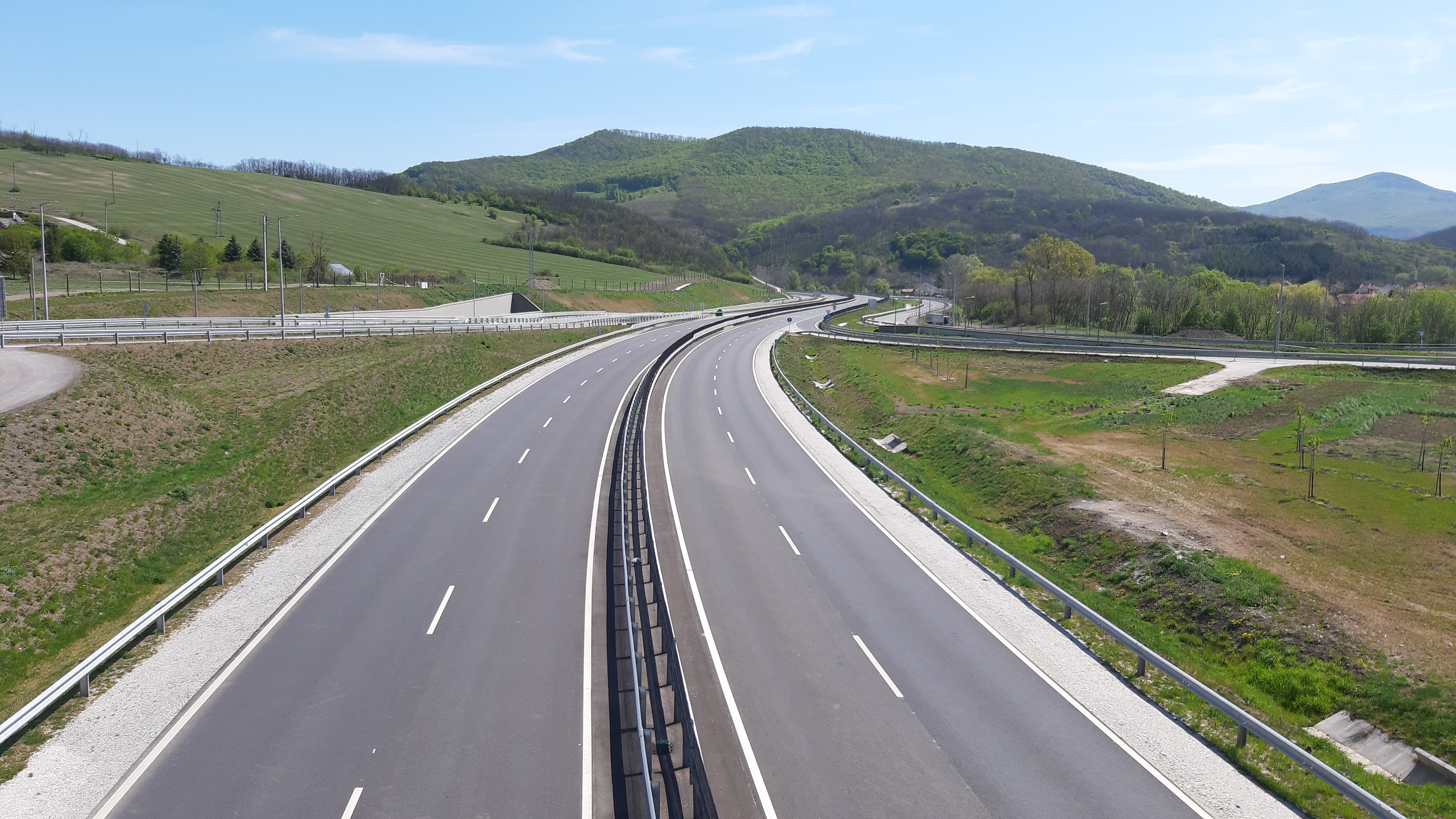 „21. sz. főút négynyomúsítása a 35+000-39+700 km szelvények között (Nógrád IV. szakasz) és a 41+500-48+100 km szelvények között (Nógrád V. szakasz) ” - Izgradnja cesta i mostova