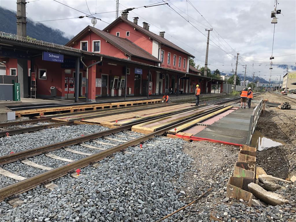 Bahnhofsumbau, Schwaz - Izgradnja željezničke infrastrukture