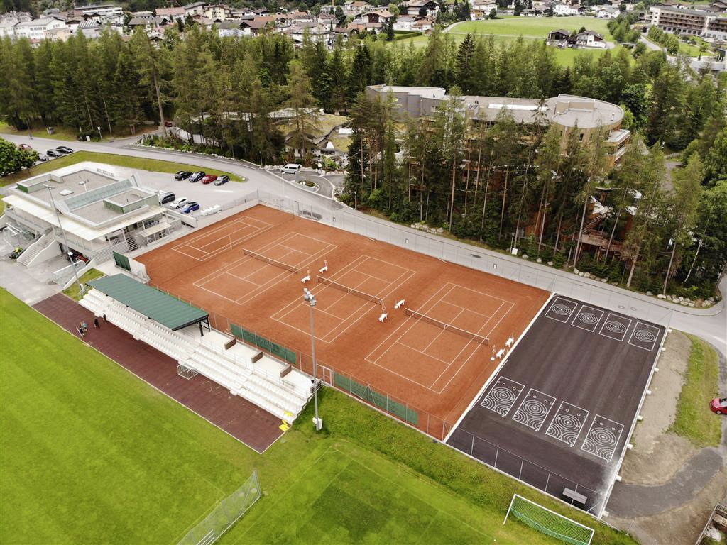 Tennisplatz, Längenfeld - Niskogradnja