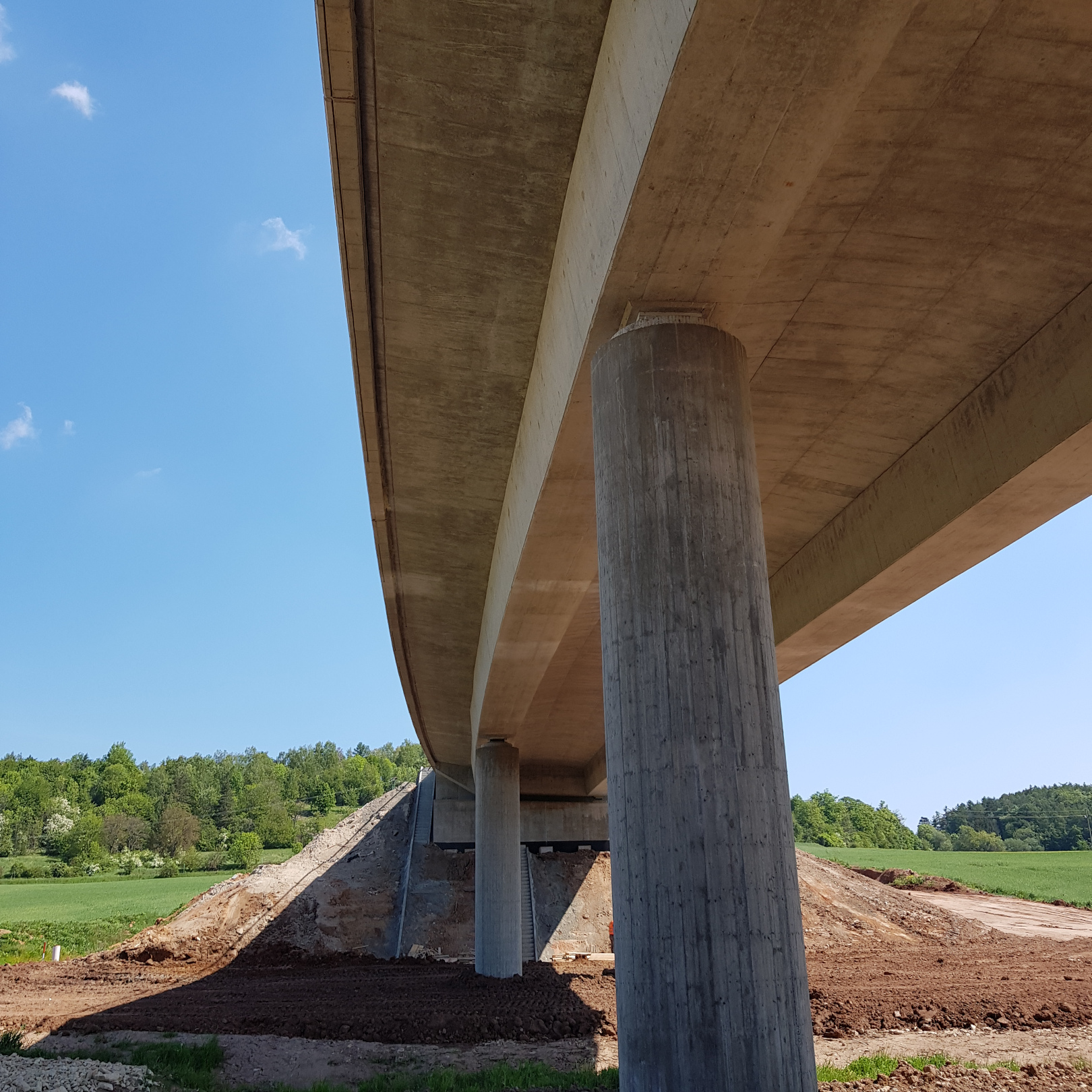 Dálnice D6, obchvat Řevničova – stavba mostu na přeložce silnice - Izgradnja cesta i mostova