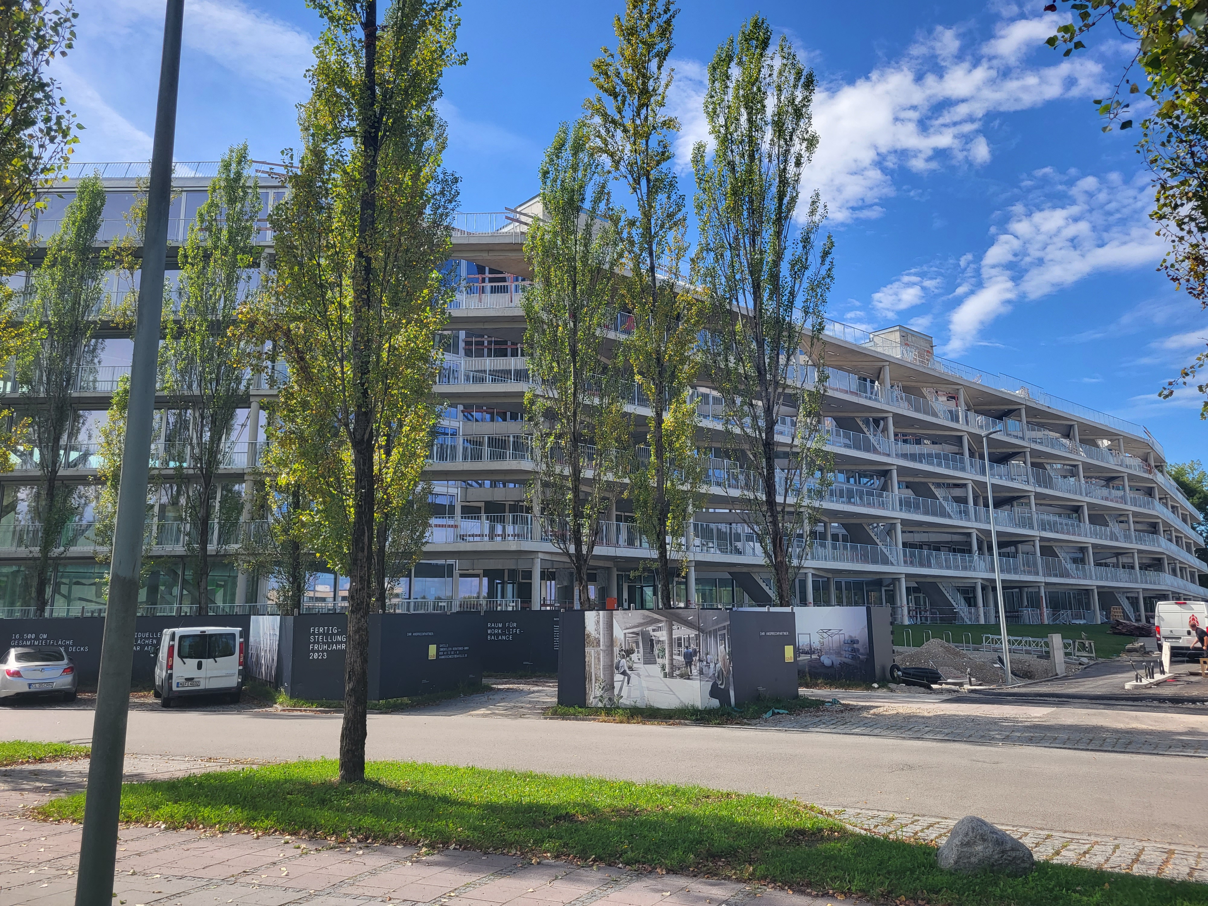 Hammerschmidt - Bürogebäude mit Dachterrasse und offenem Parkdeck - Visokogradnja