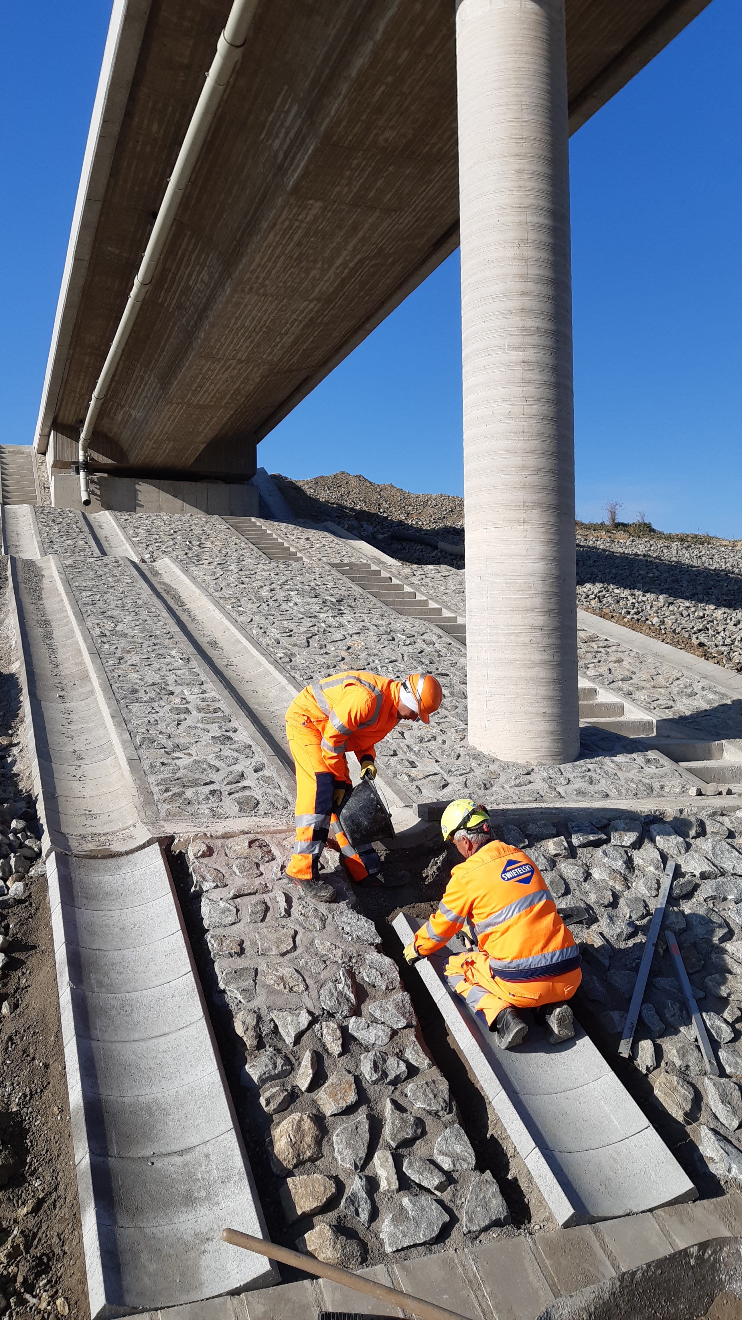 218-00 Most v km 10,630 na prístupovej ceste nad diaľnicou D1 Budimír - Bidovce (93,80 m) - Izgradnja cesta i mostova