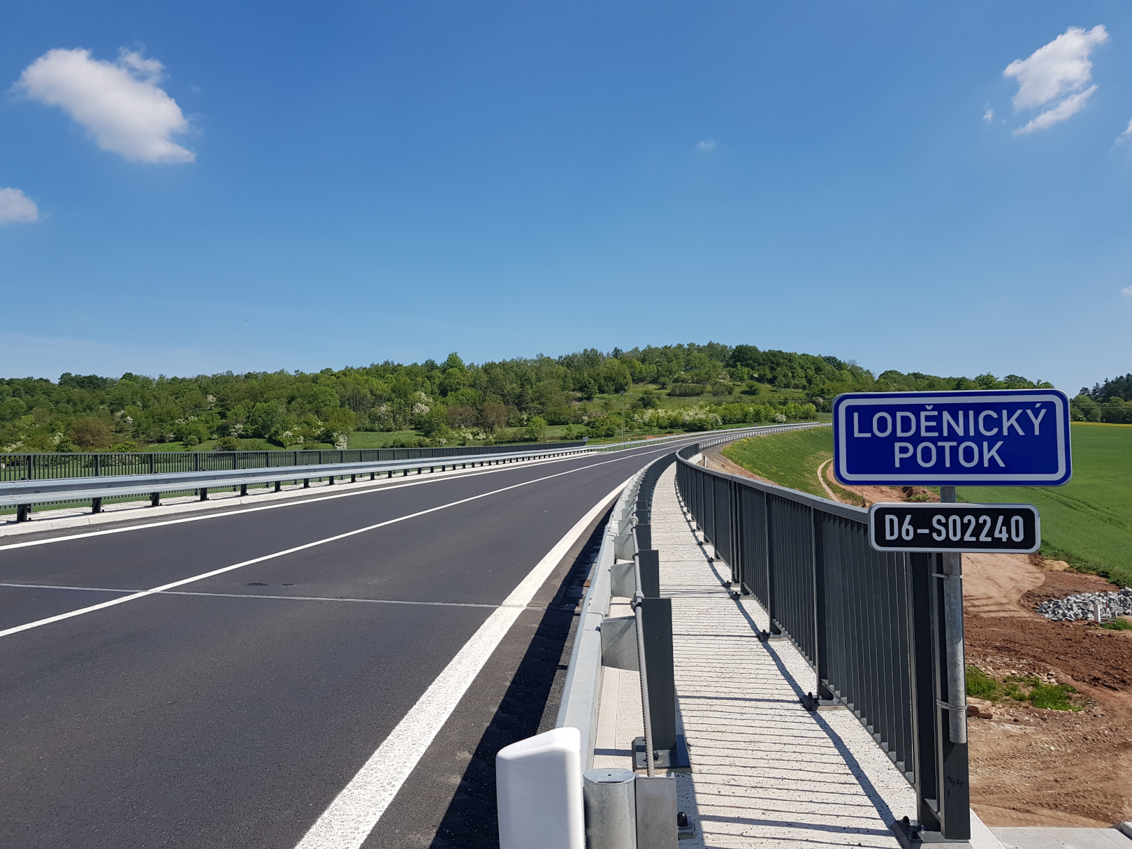 Dálnice D6, obchvat Řevničova – stavba mostu na přeložce silnice - Izgradnja cesta i mostova