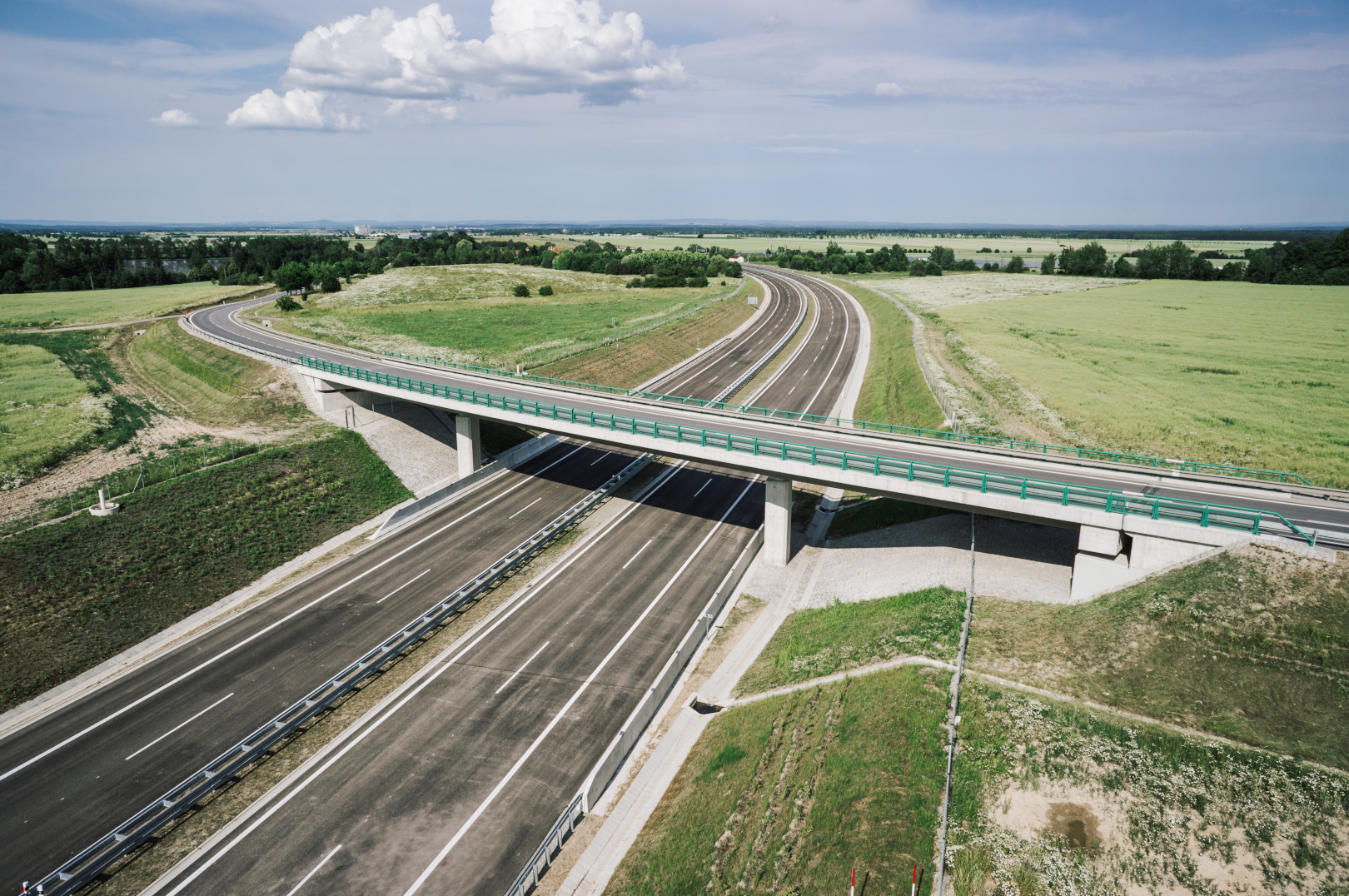 D3 – úsek Bošilec–Ševětín - Izgradnja cesta i mostova