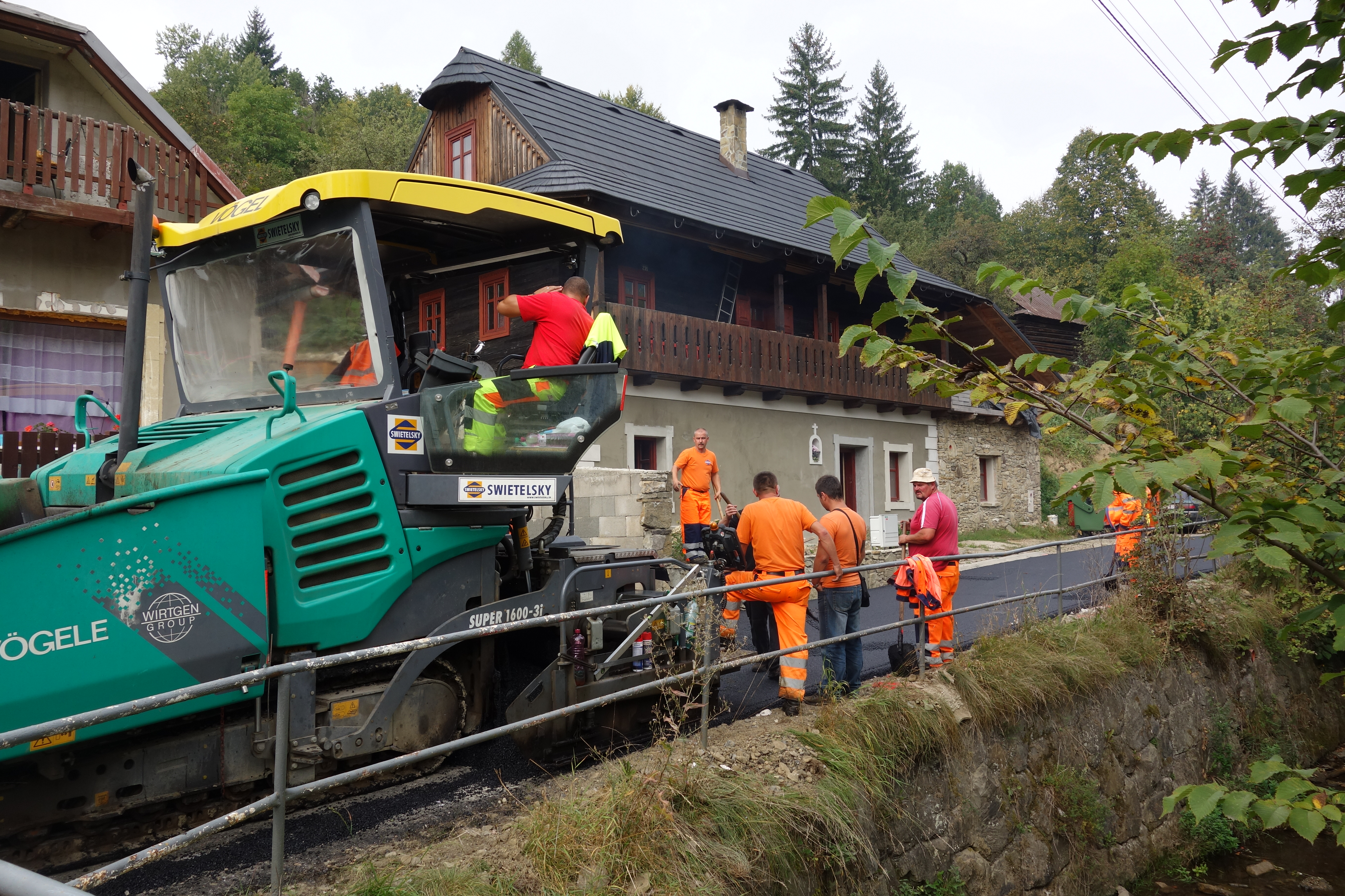 Rekonštrukcia miestny komunikácii v obci Kolárovice - Izgradnja cesta i mostova