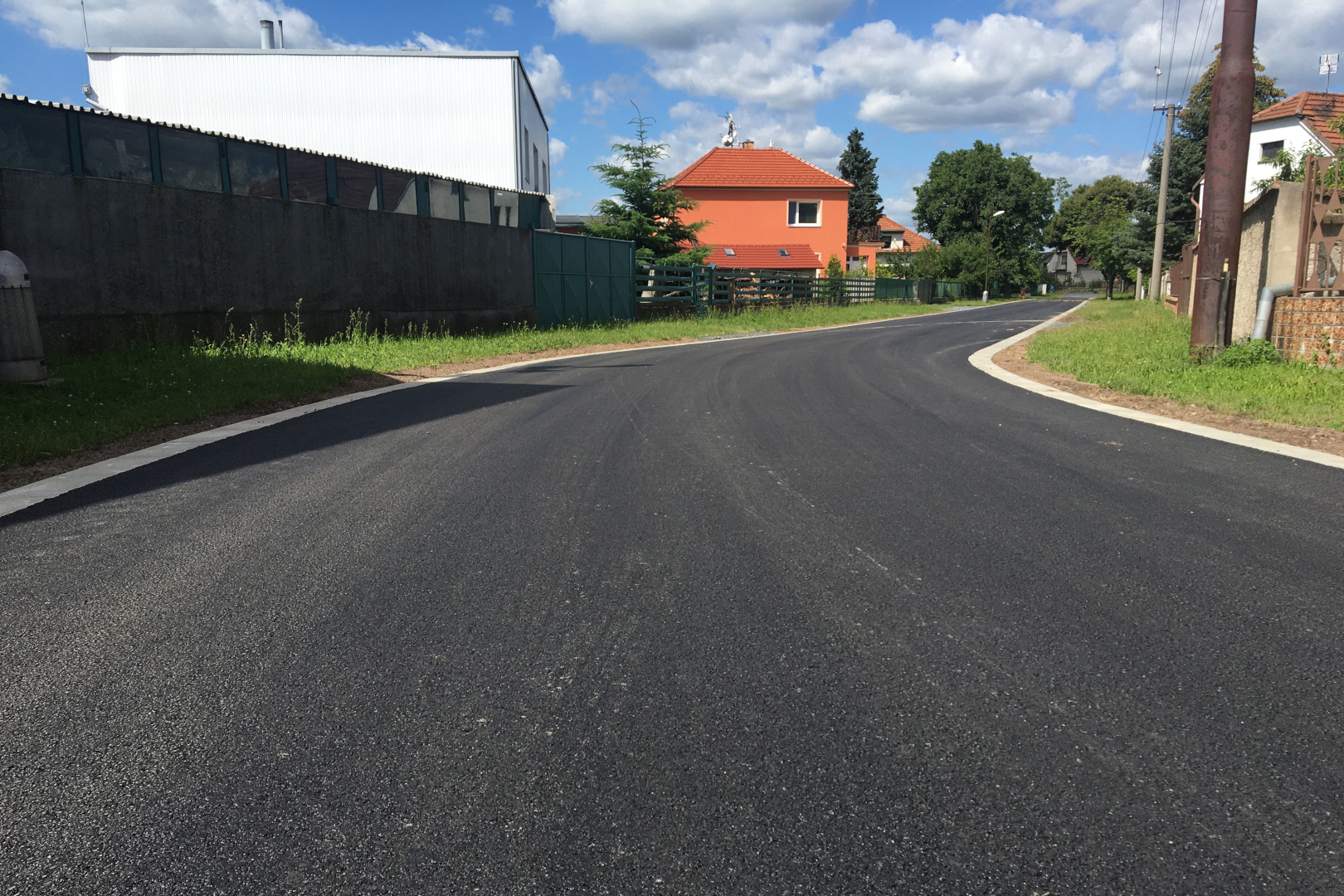 Tři Dvory – rekonstrukce ul. Spojovací          - Izgradnja cesta i mostova
