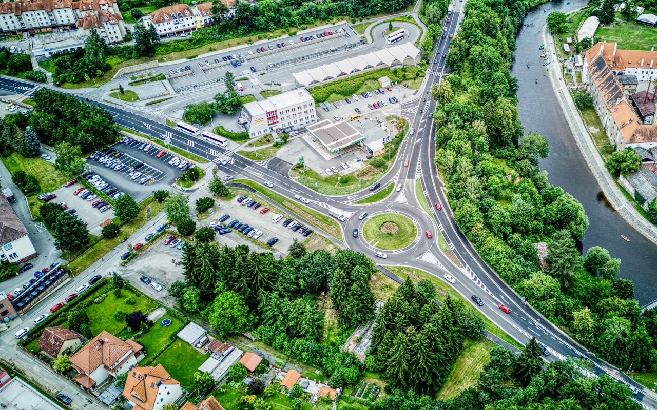 Český Krumlov – výstavba okružní křižovatky pod autobusovým nádražím - Izgradnja cesta i mostova