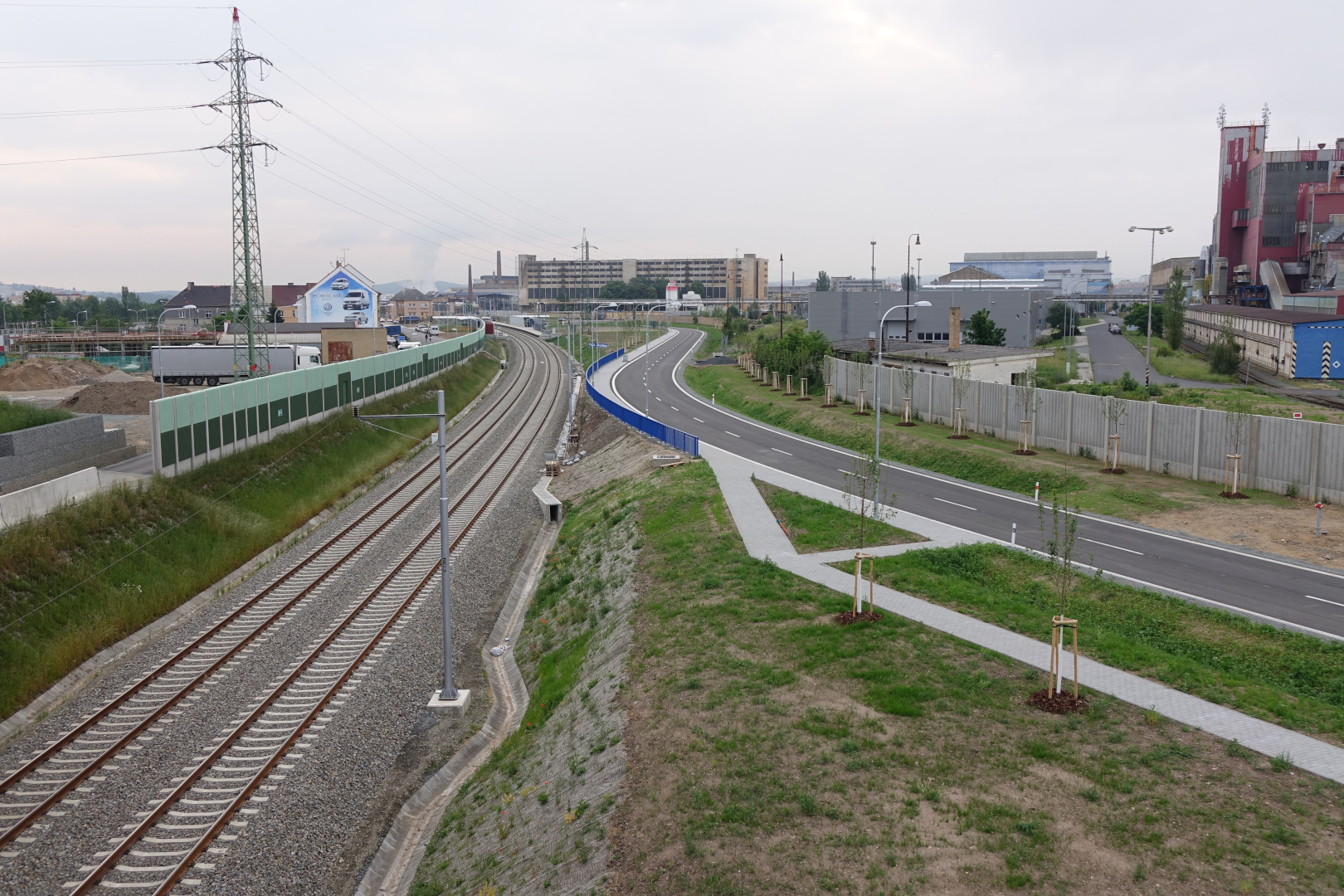 Uzel Plzeň, 3. stavba - přesmyk domažlické trati - Izgradnja cesta i mostova