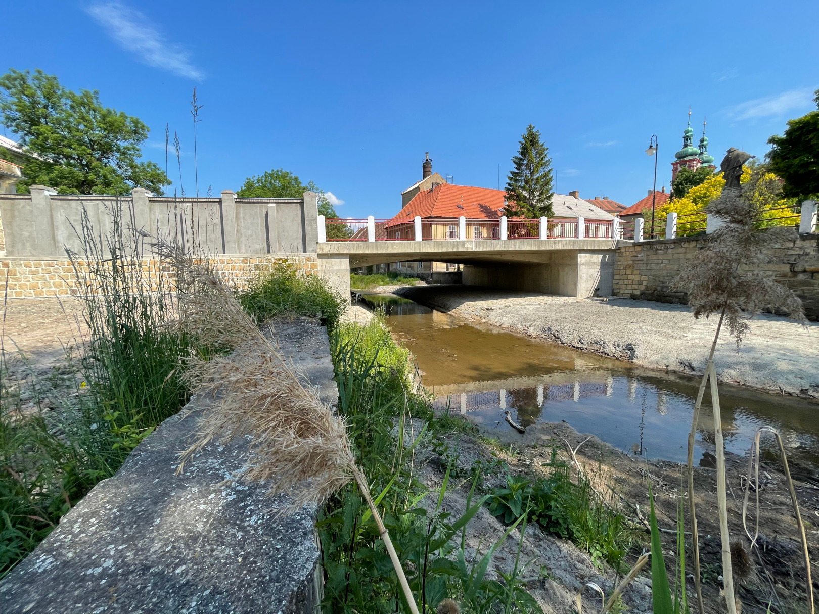 Silnice II/118, Zlonice – rekonstrukce mostu a opěrných zdí - Izgradnja cesta i mostova