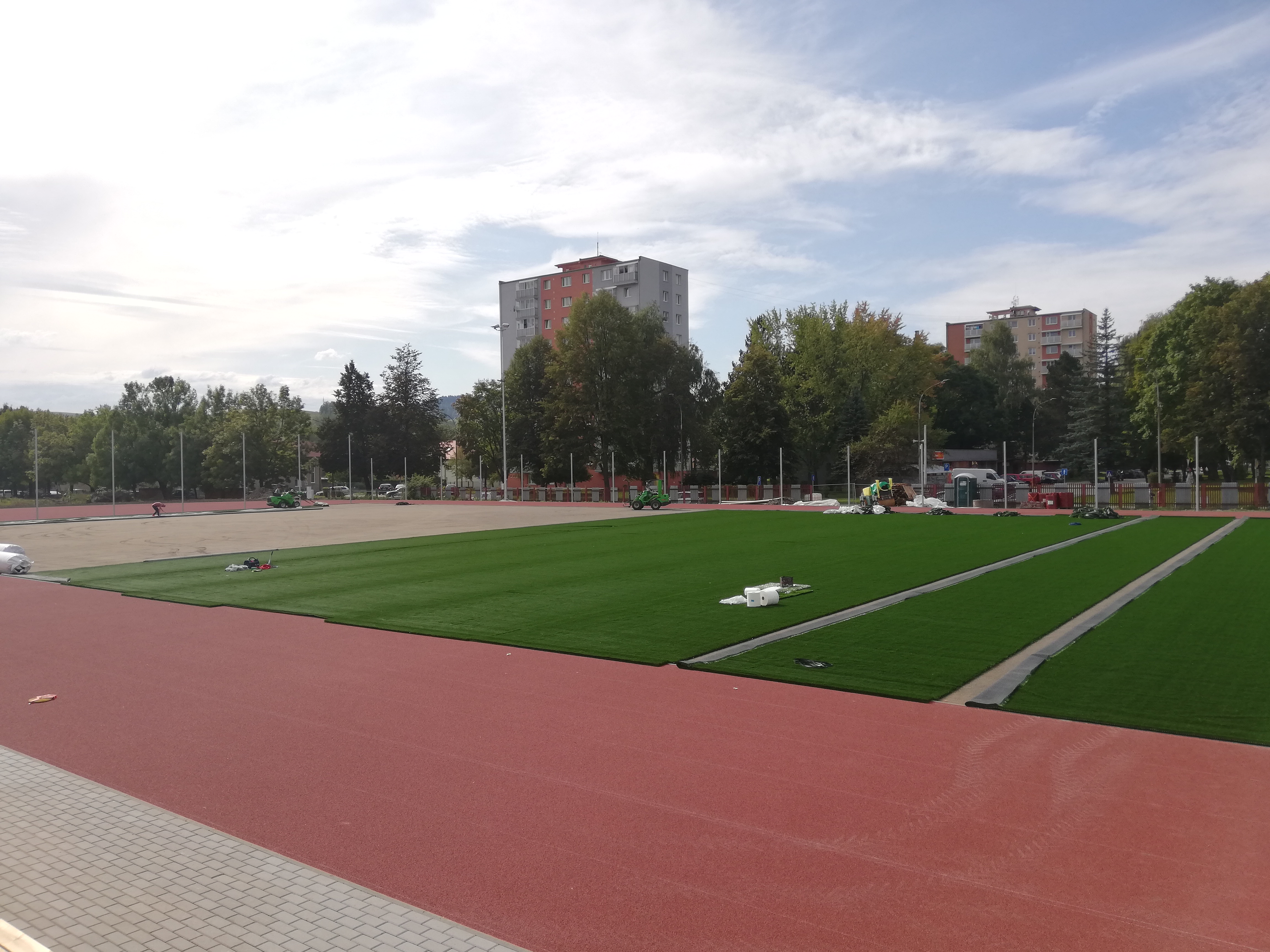 Športový areál s atletickou dráhou ul. Pionierska - Visokogradnja