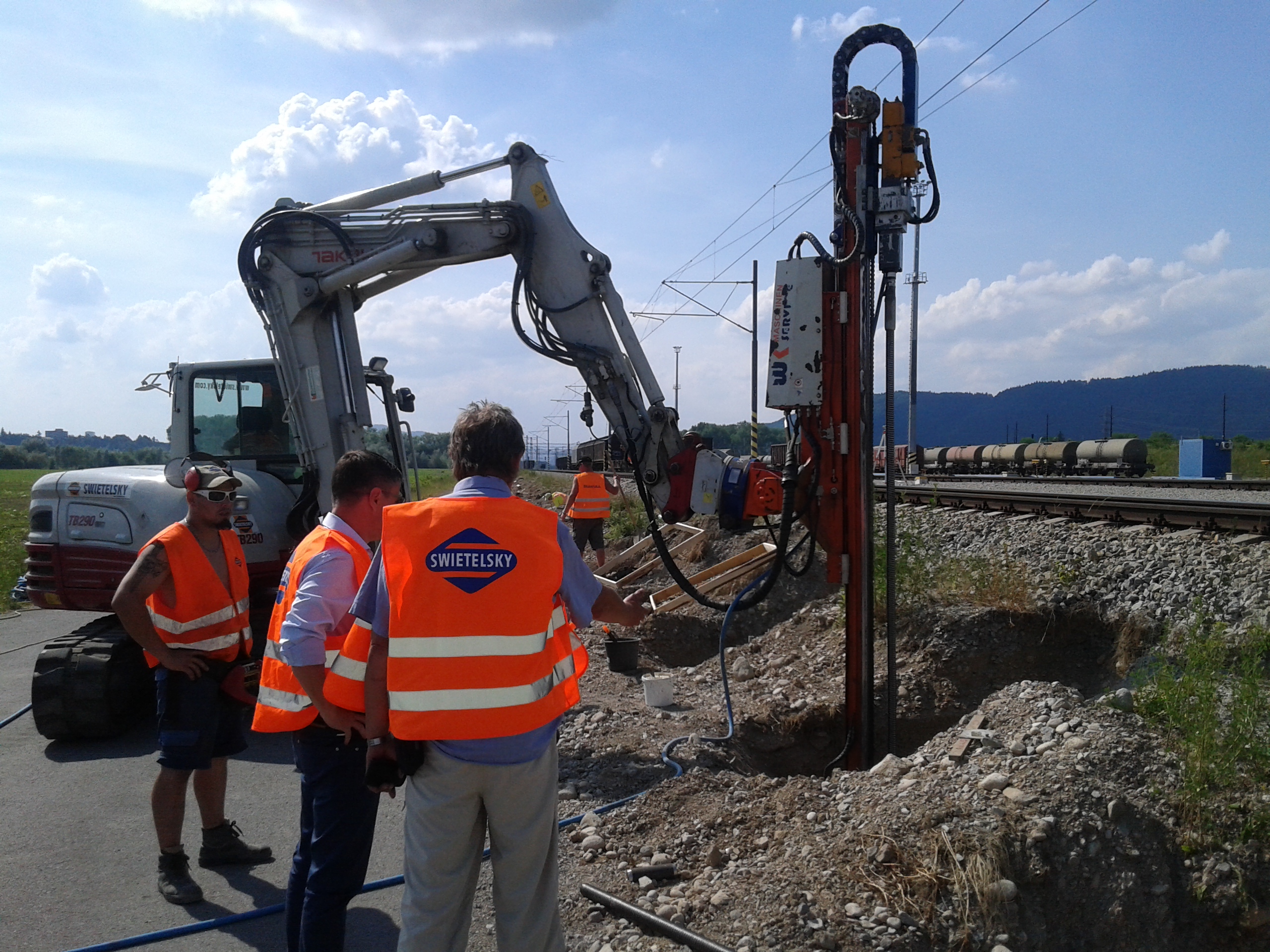 ŽSR, Žilina Teplička zriaďovacia stanica, 2. stavba, 2. etapa, protihlukové opatrenia a doplnenie železničnej infraštruktúry (2 400 m) - Izgradnja željezničke infrastrukture