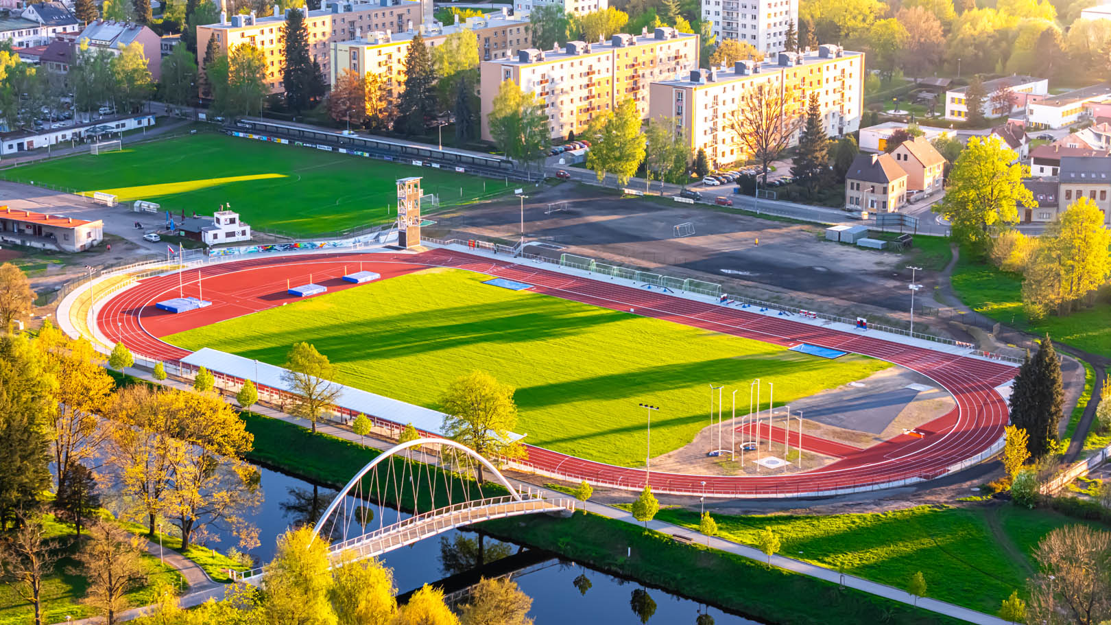 Rekonstrukce Atletického stadionu v Semilech - Specijaliziranost i stručnost
