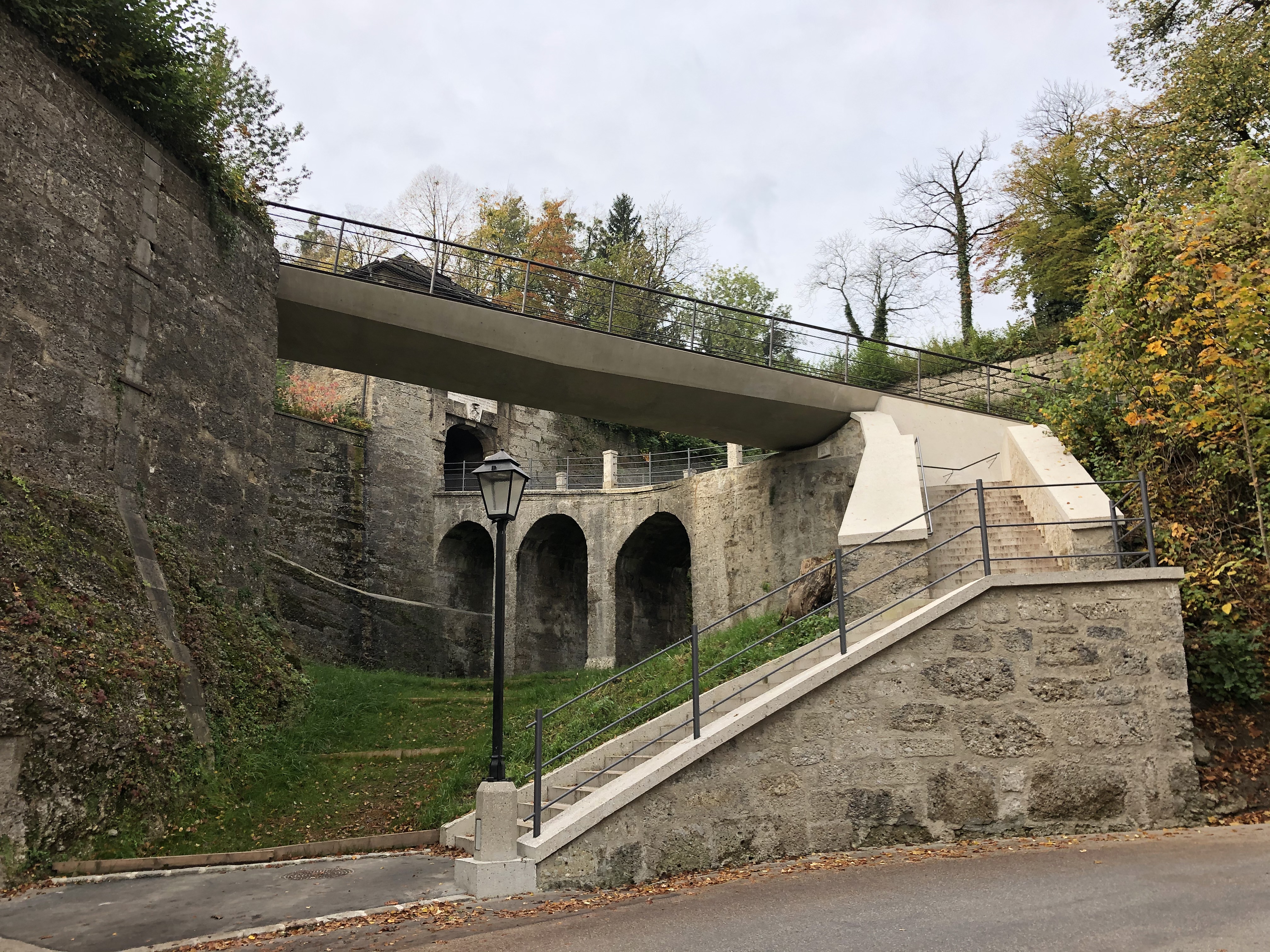 Neuba Brücke Monikapforte am Mönchsberg, Salzburg - Izgradnja cesta i mostova