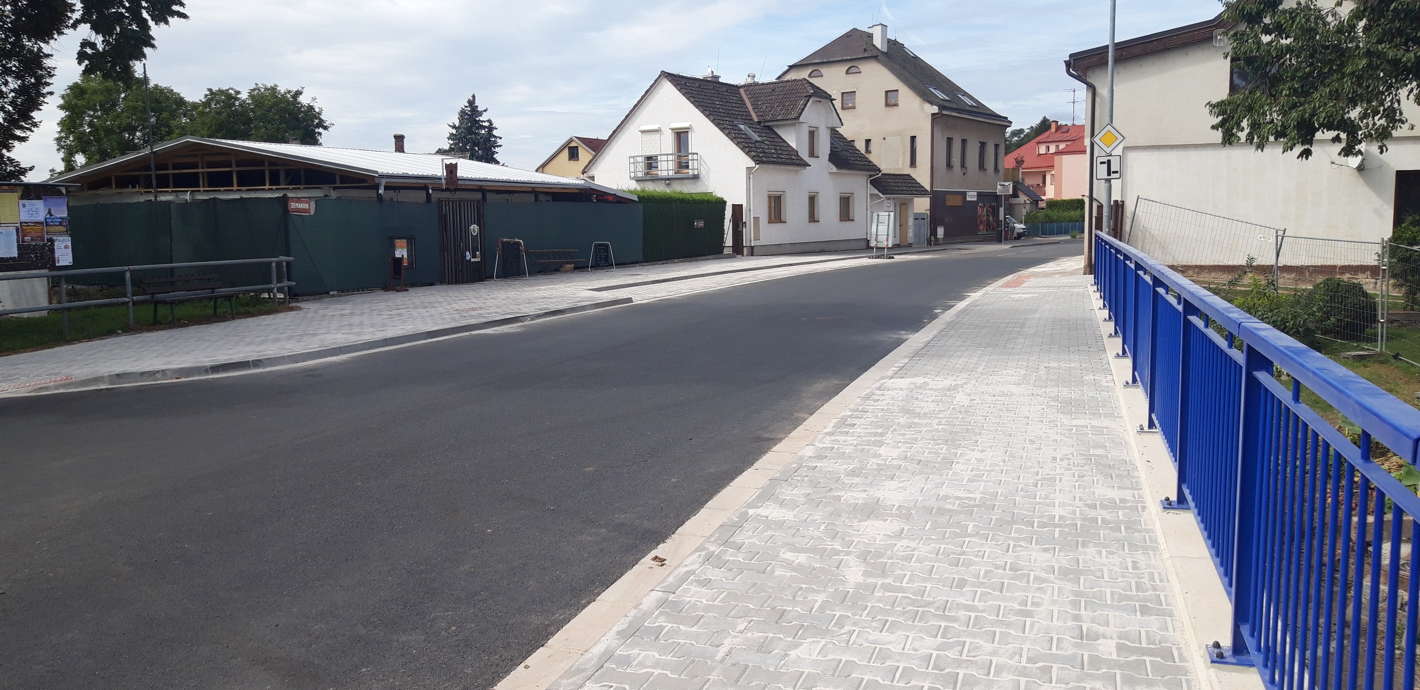 Silnice III/3089 – rekonstrukce průtahu obcí Smiřice - Izgradnja cesta i mostova