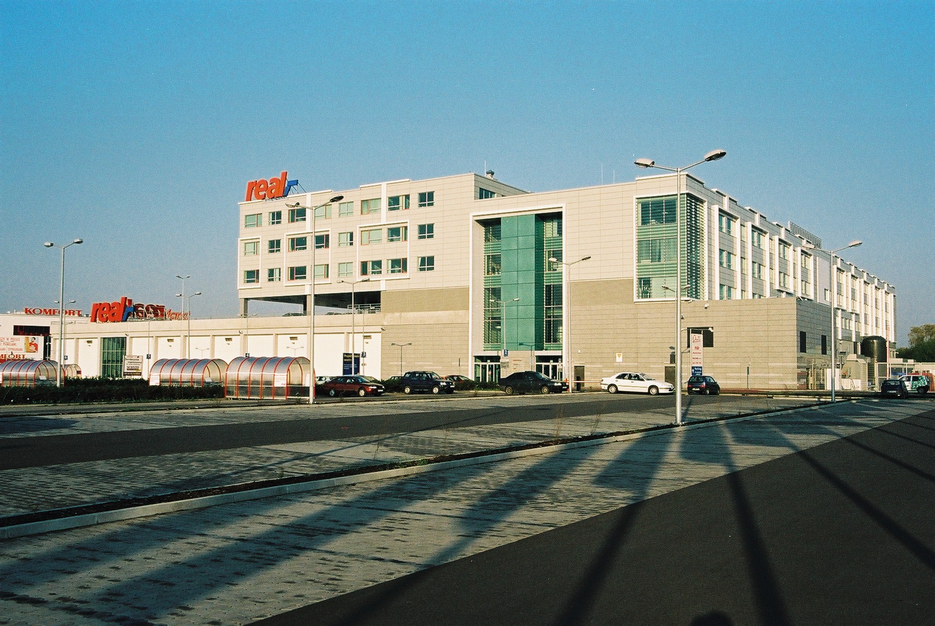Hipermarket Real i Biurowiec Metro AG w Warszawie - Visokogradnja